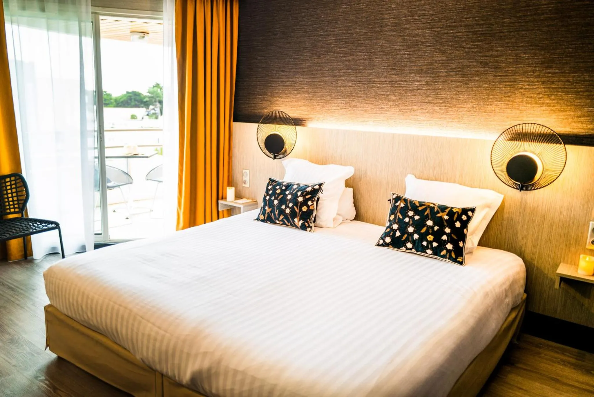 Bed in Hôtel Valdys Thalasso & Spa - les Pins