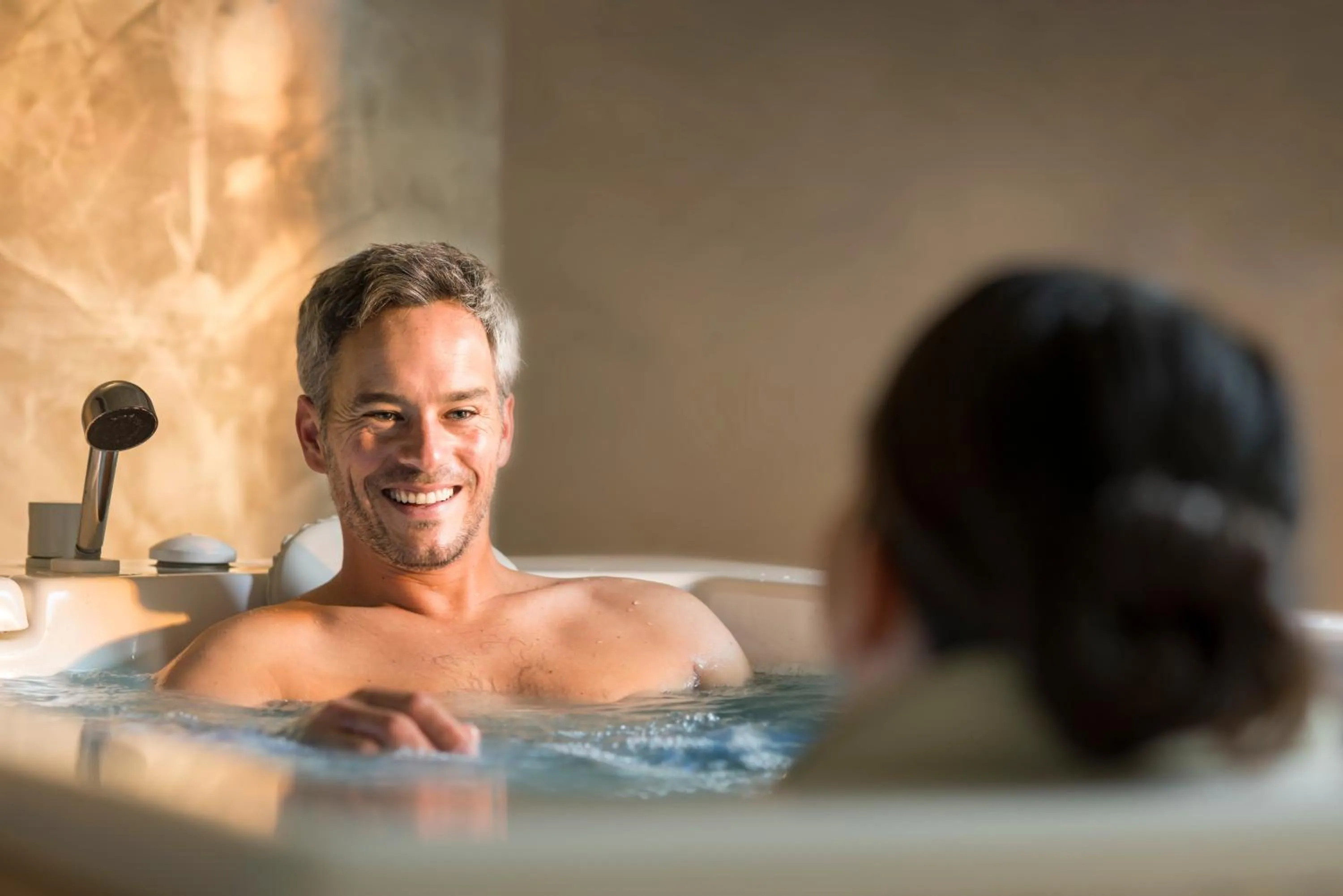 Hot Tub in Hôtel Valdys Thalasso & Spa - les Pins