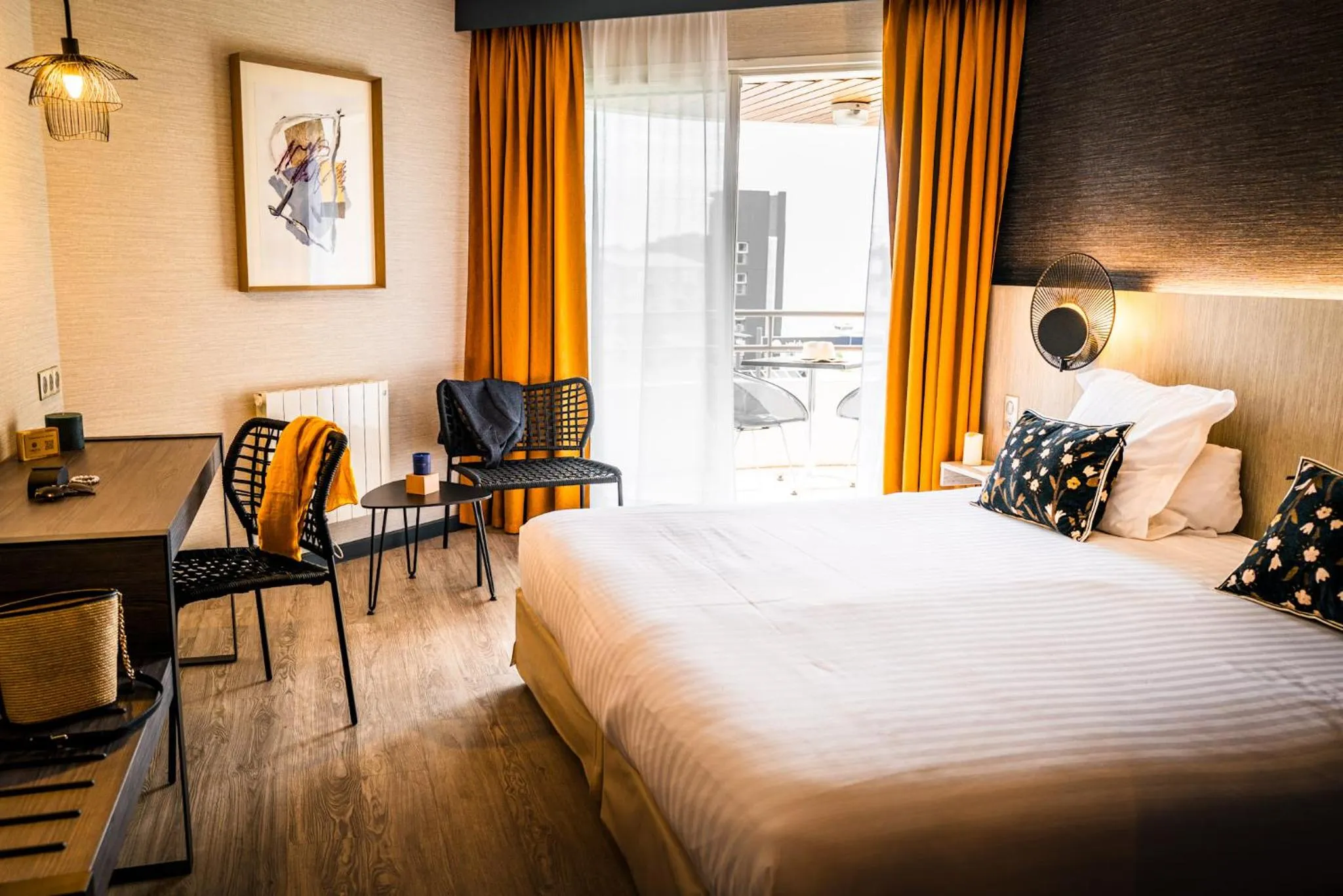 Bed in Hôtel Valdys Thalasso & Spa - les Pins