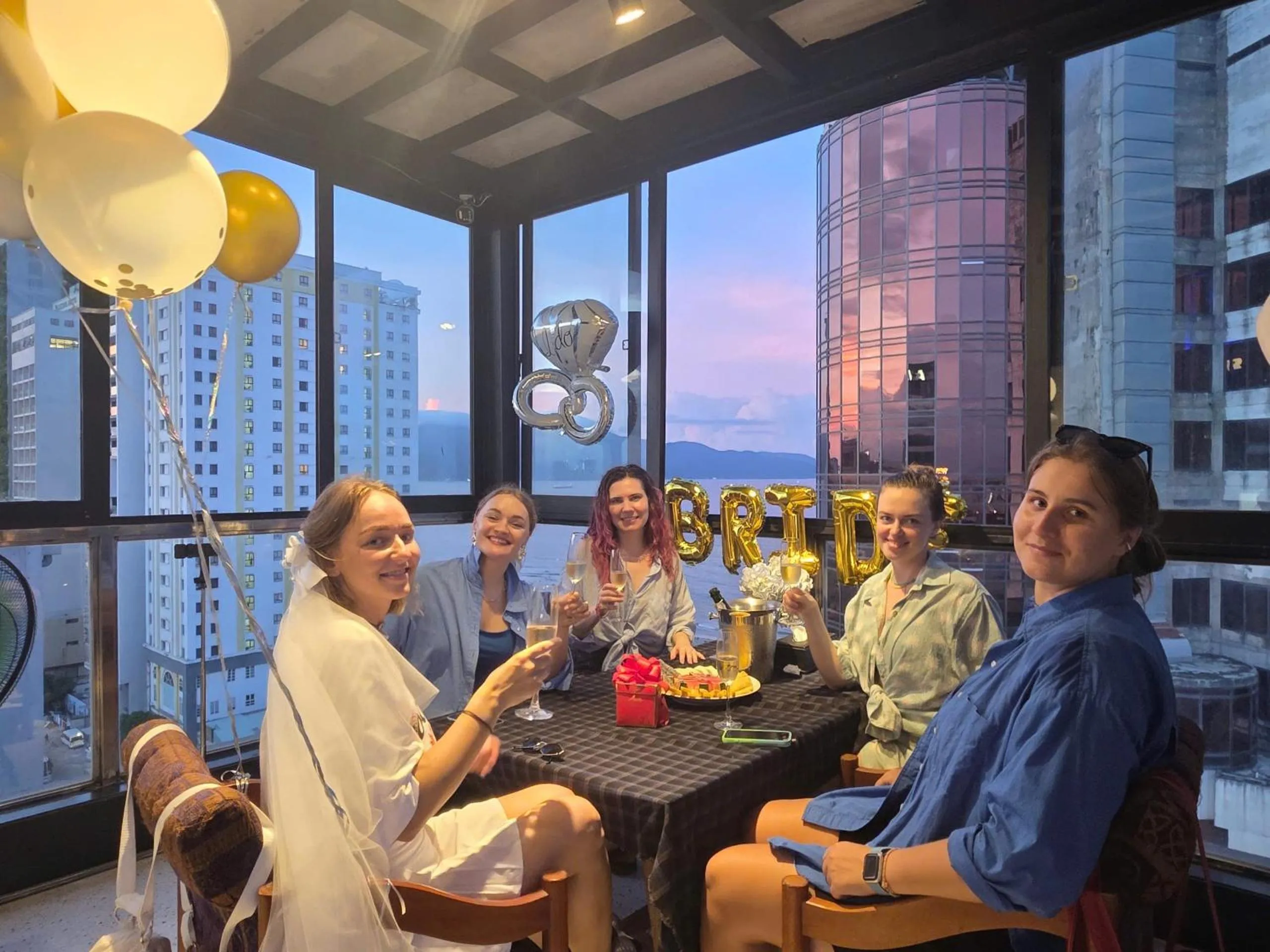 Sofiana My Khe Hotel & Spa - Rooftop Pool Bar - Free Draught Beer and 20 minute Spa per Room