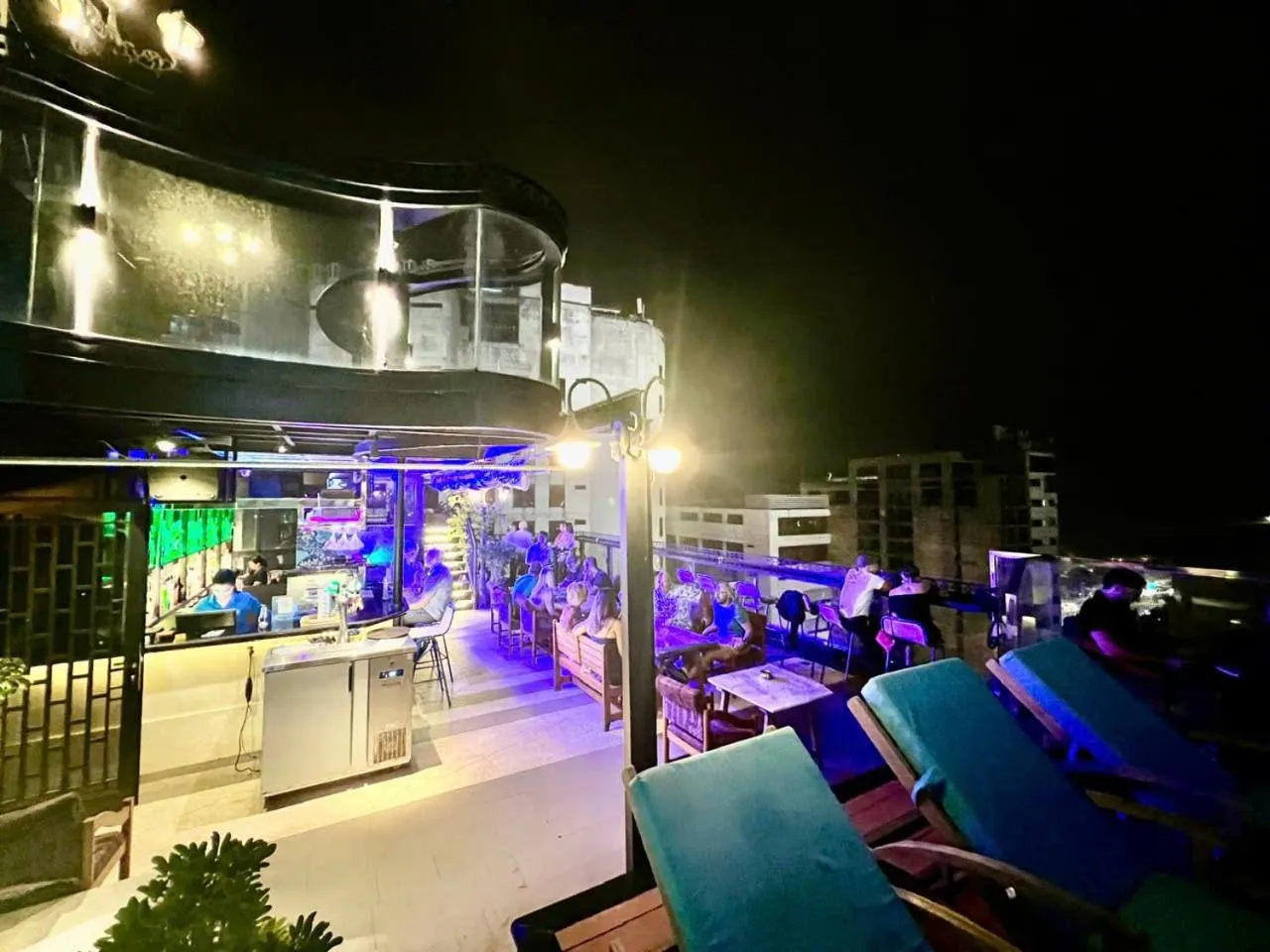 Lounge or bar in Sofiana My Khe Hotel & Spa - Rooftop Pool Bar - Free Craft Beer and 20 minute Spa per Room