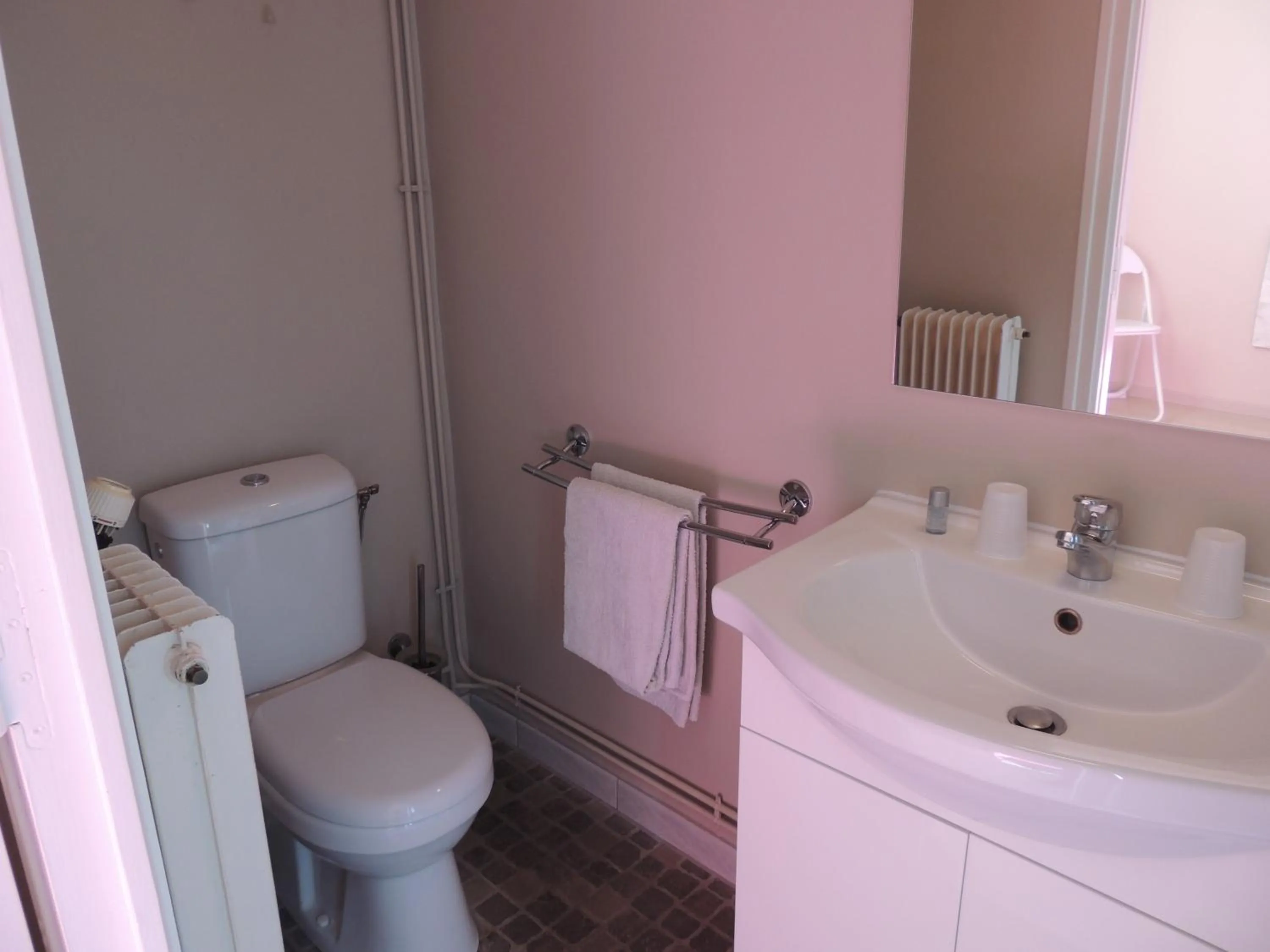 Bathroom in Hotel Le Colbert epernay