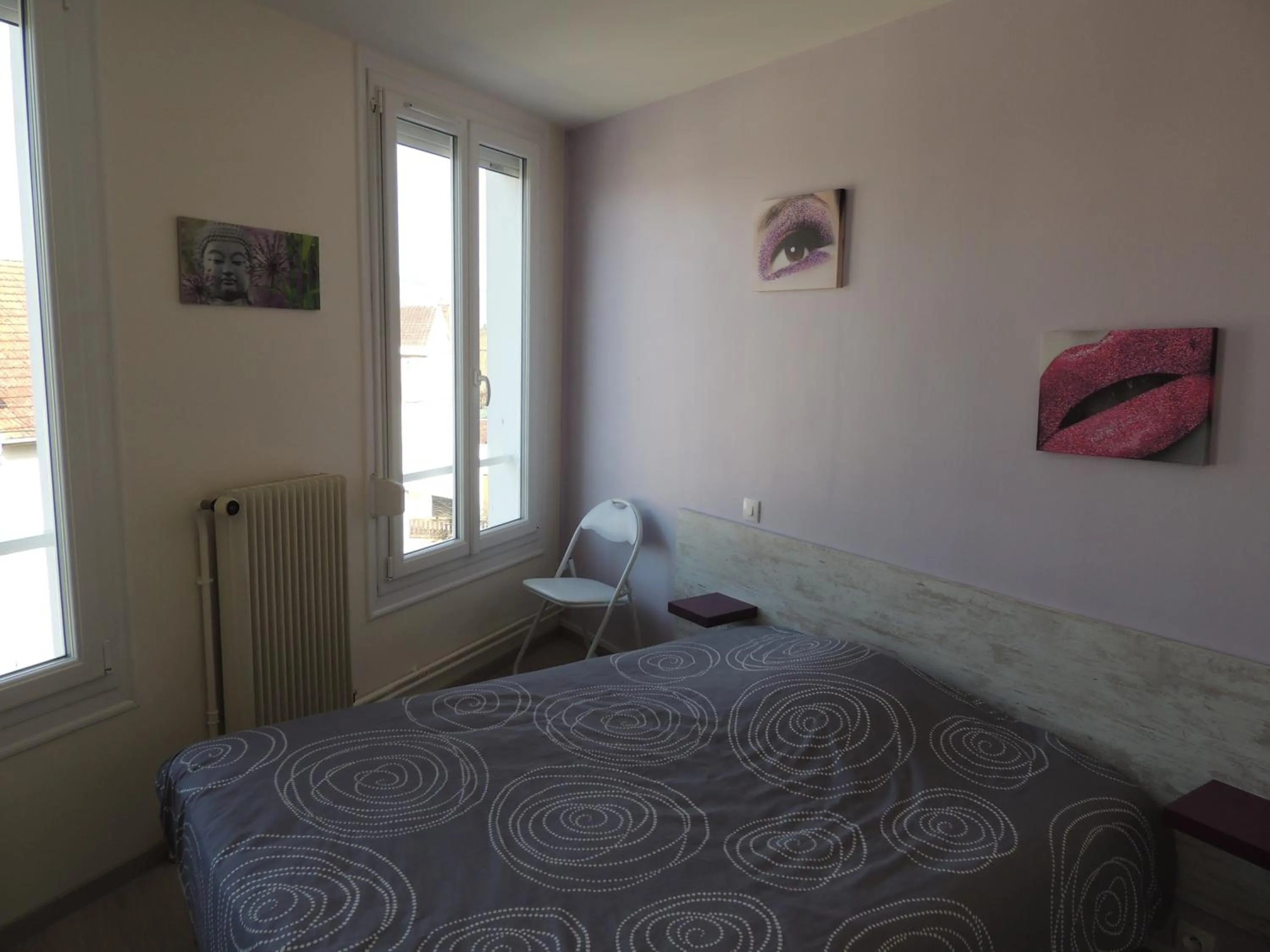 Photo of the whole room, Bed in Hotel Le Colbert epernay