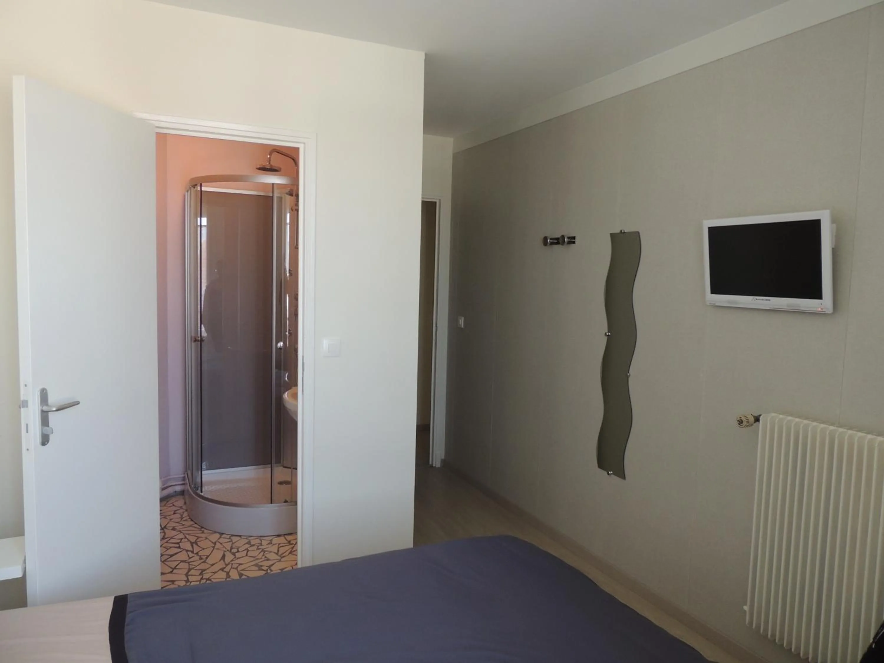 Bedroom, Bed in Hotel Le Colbert epernay