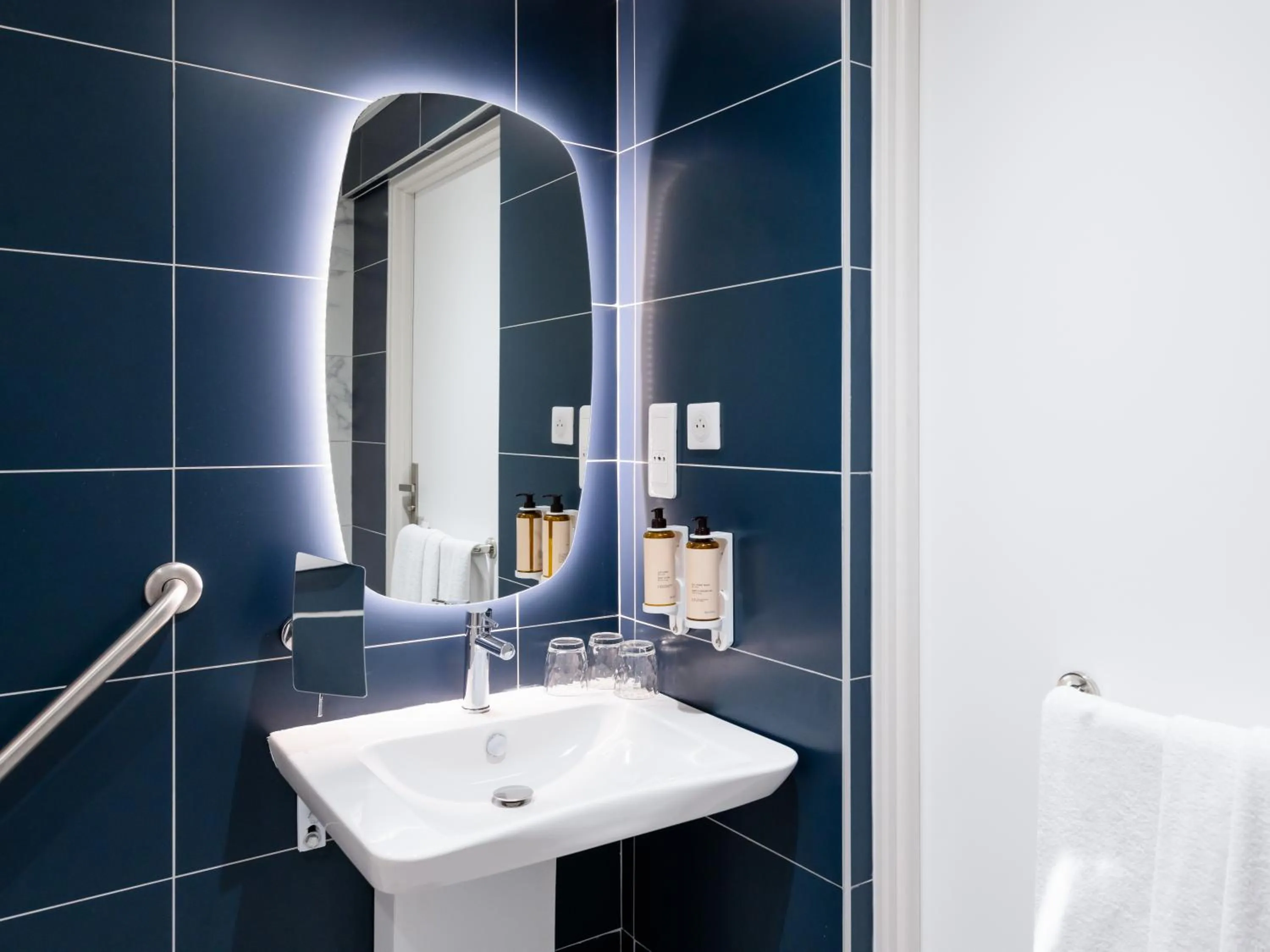 Bathroom in Mercure Nancy Centre Place Stanislas