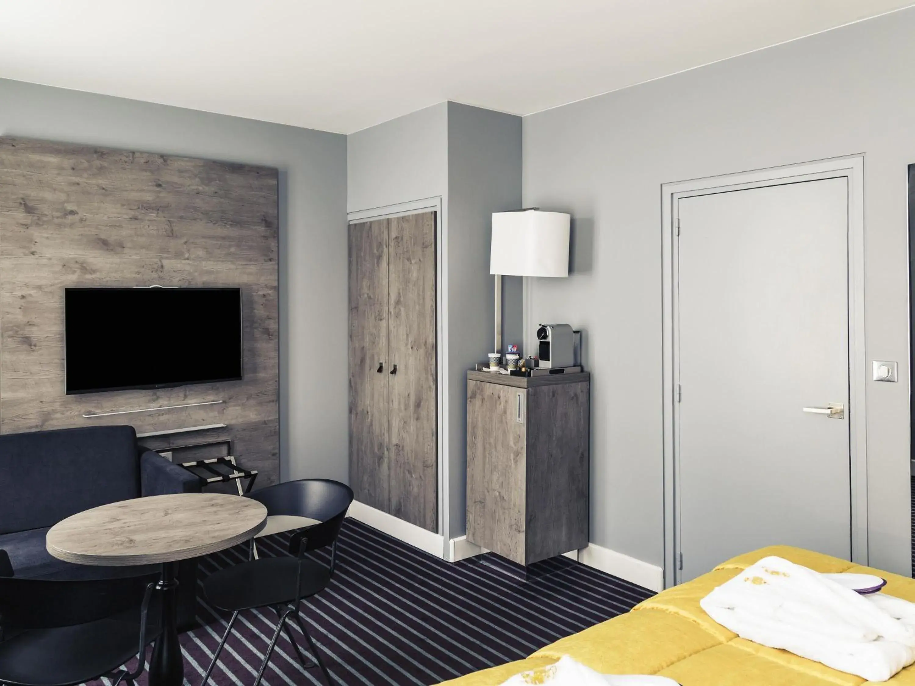 Privilege King Room with Sofa Bed in Mercure Nancy Centre Place Stanislas Privilege King Room with Sofa Bed in Mercure Nancy Centre Place Stanislas