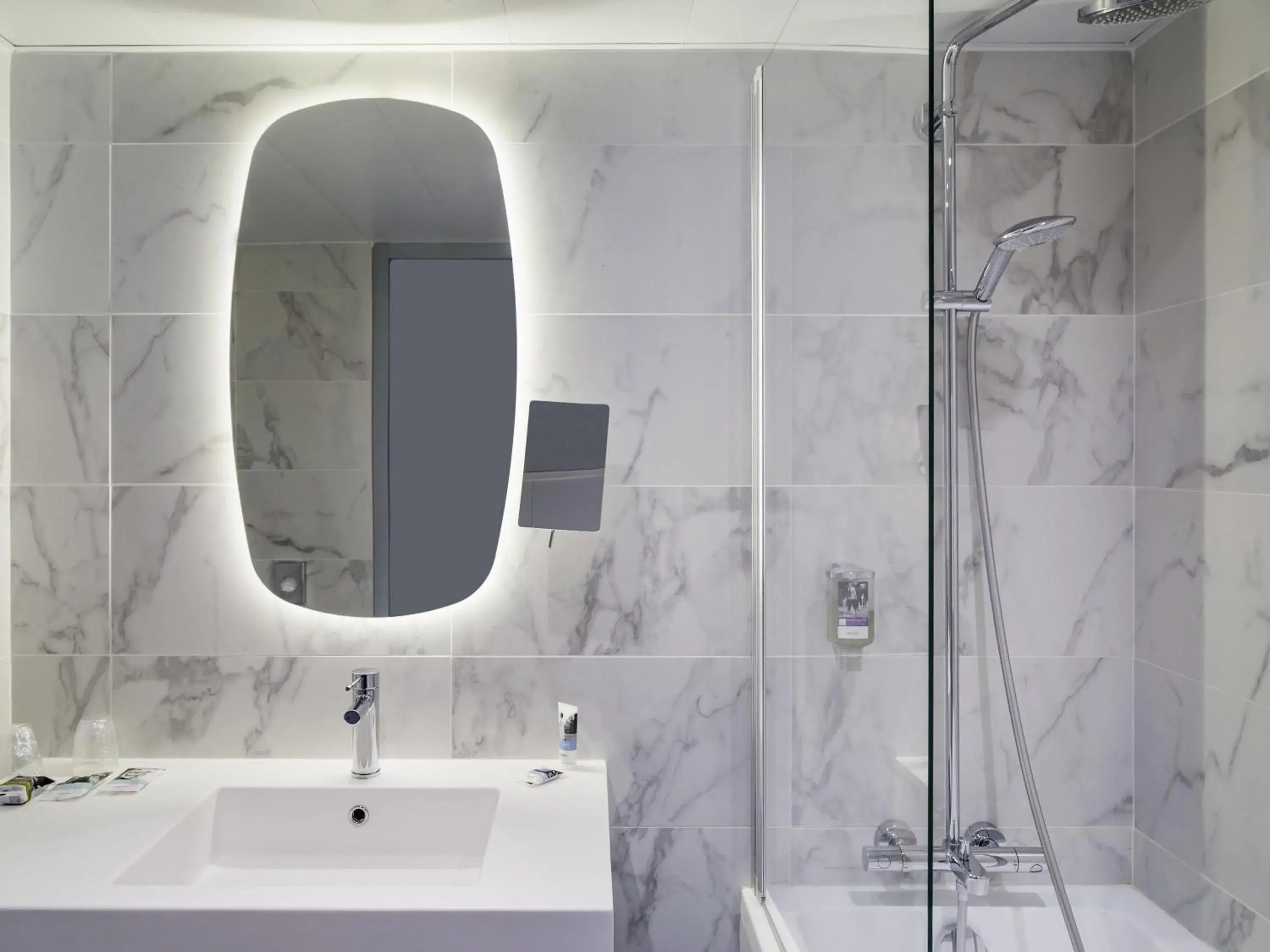 Superior Twin Room in Mercure Nancy Centre Place Stanislas Superior Twin Room in Mercure Nancy Centre Place Stanislas