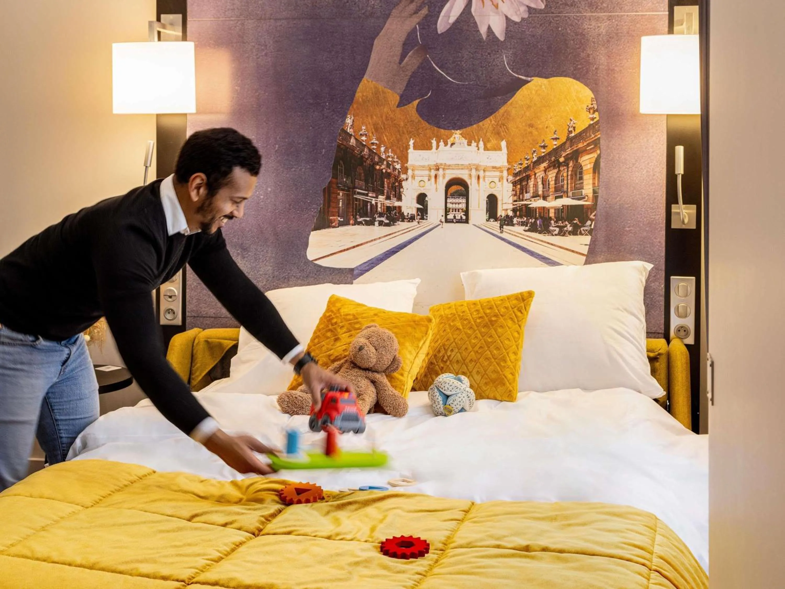 Property building, Bed in Mercure Nancy Centre Place Stanislas