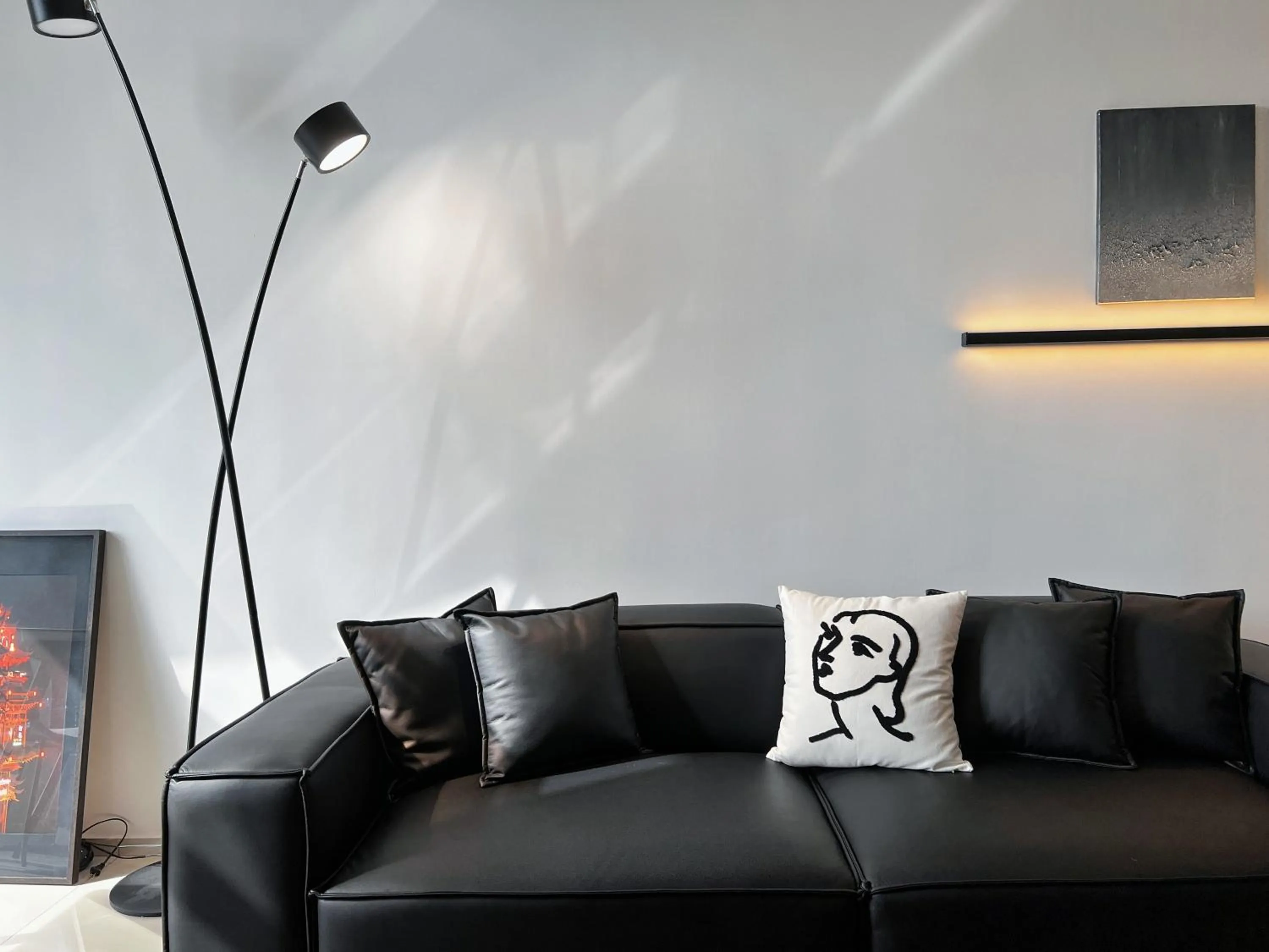 Living room in EkoCheras Suite by MOKA