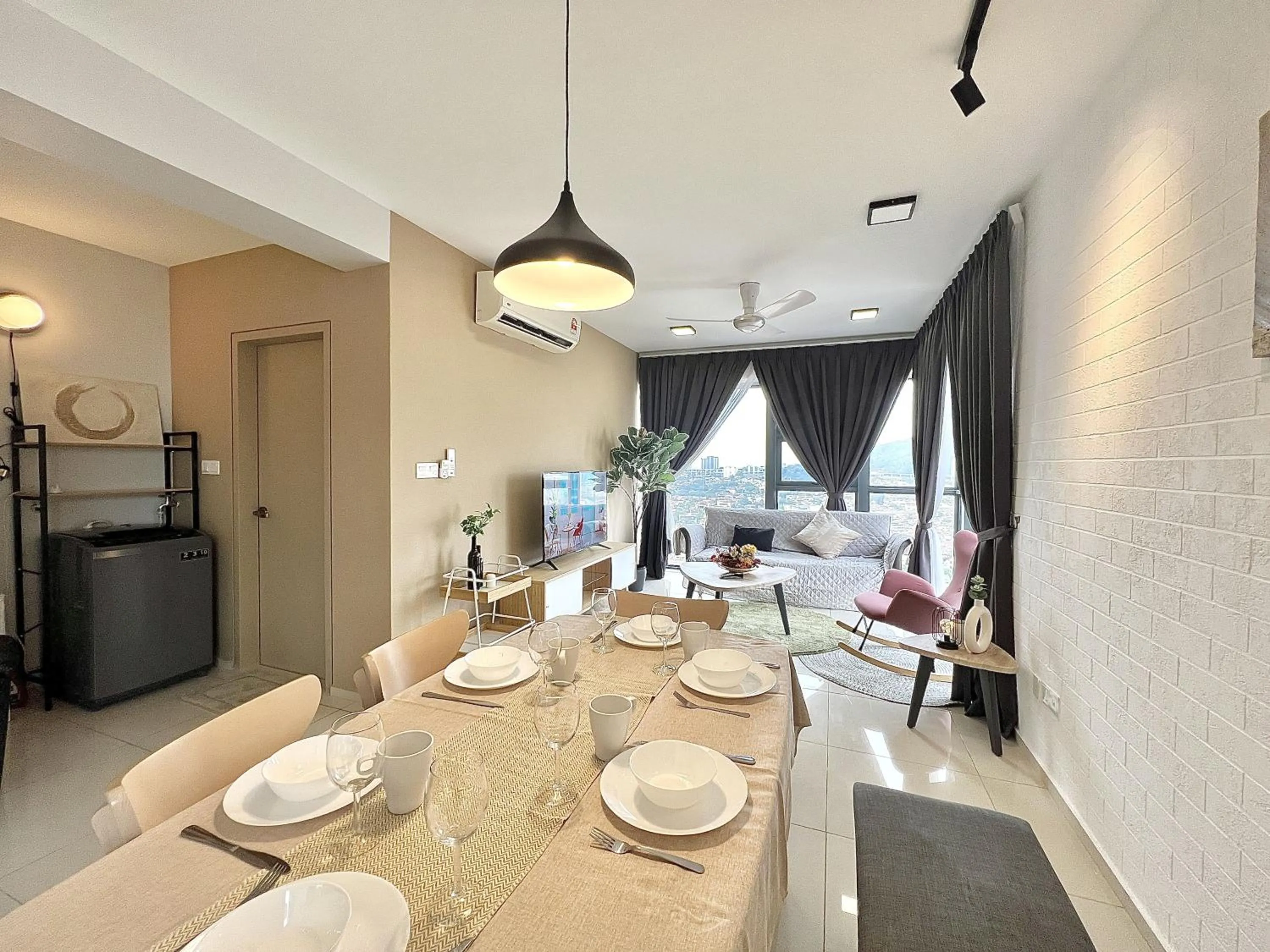 Dining area in EkoCheras Suite by MOKA