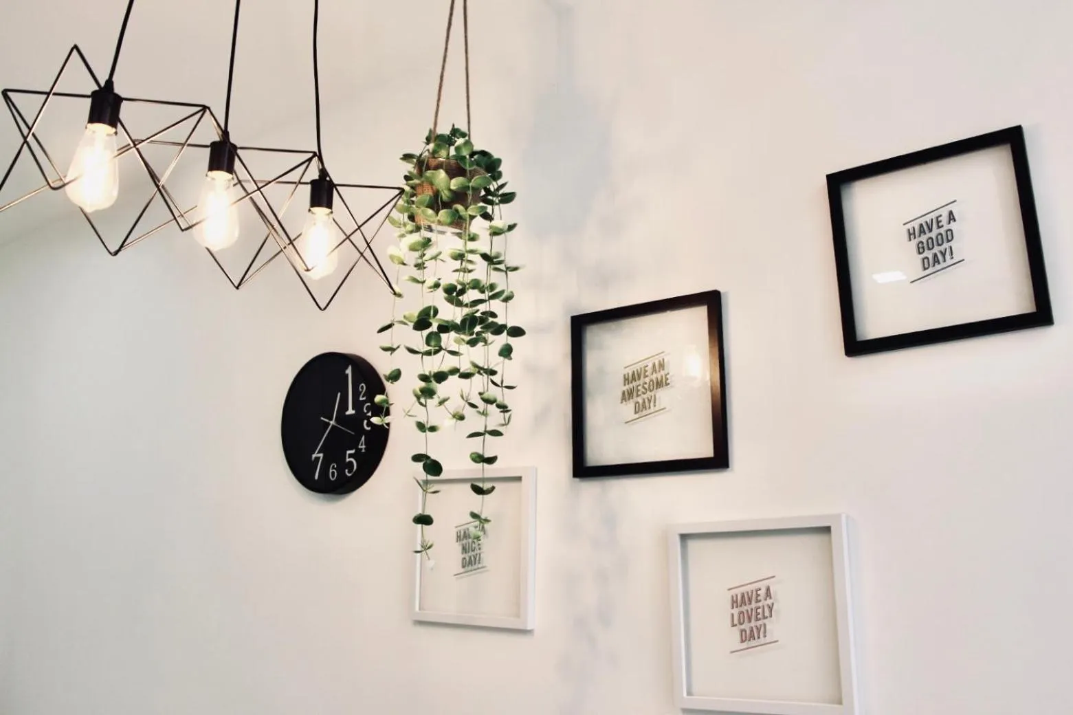 Living room in EkoCheras Suite by MOKA