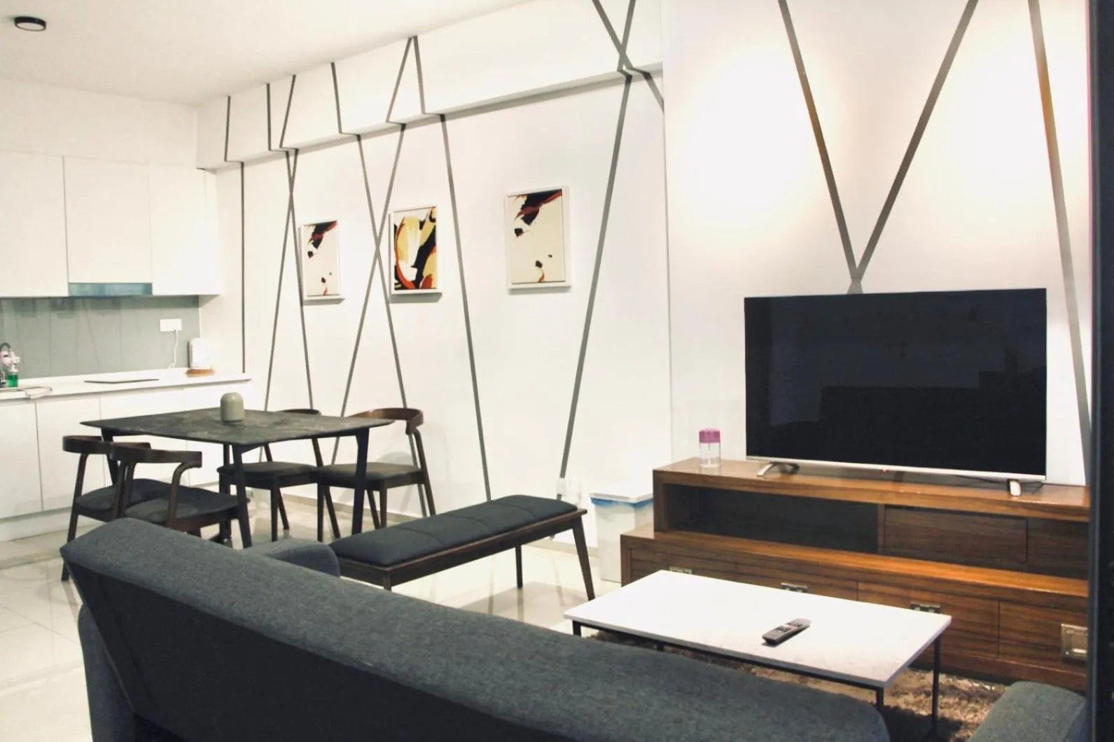 TV and multimedia in EkoCheras Suite by MOKA