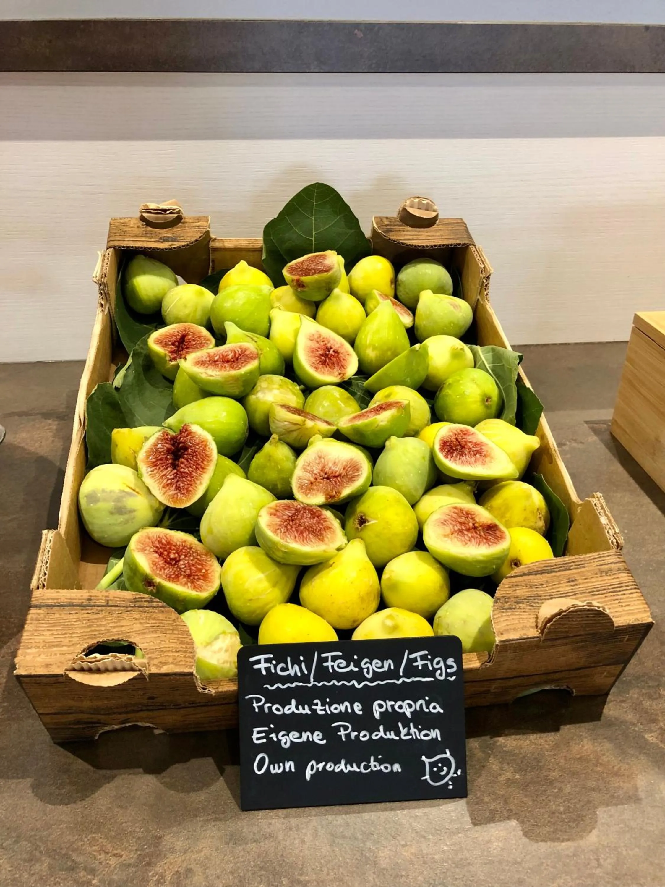 Breakfast in Hotel Villa Carmen