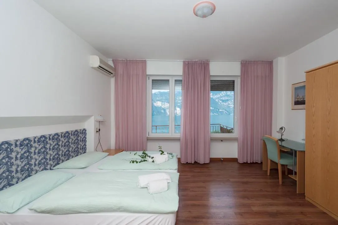 Photo of the whole room, Bed in Hotel Villa Carmen