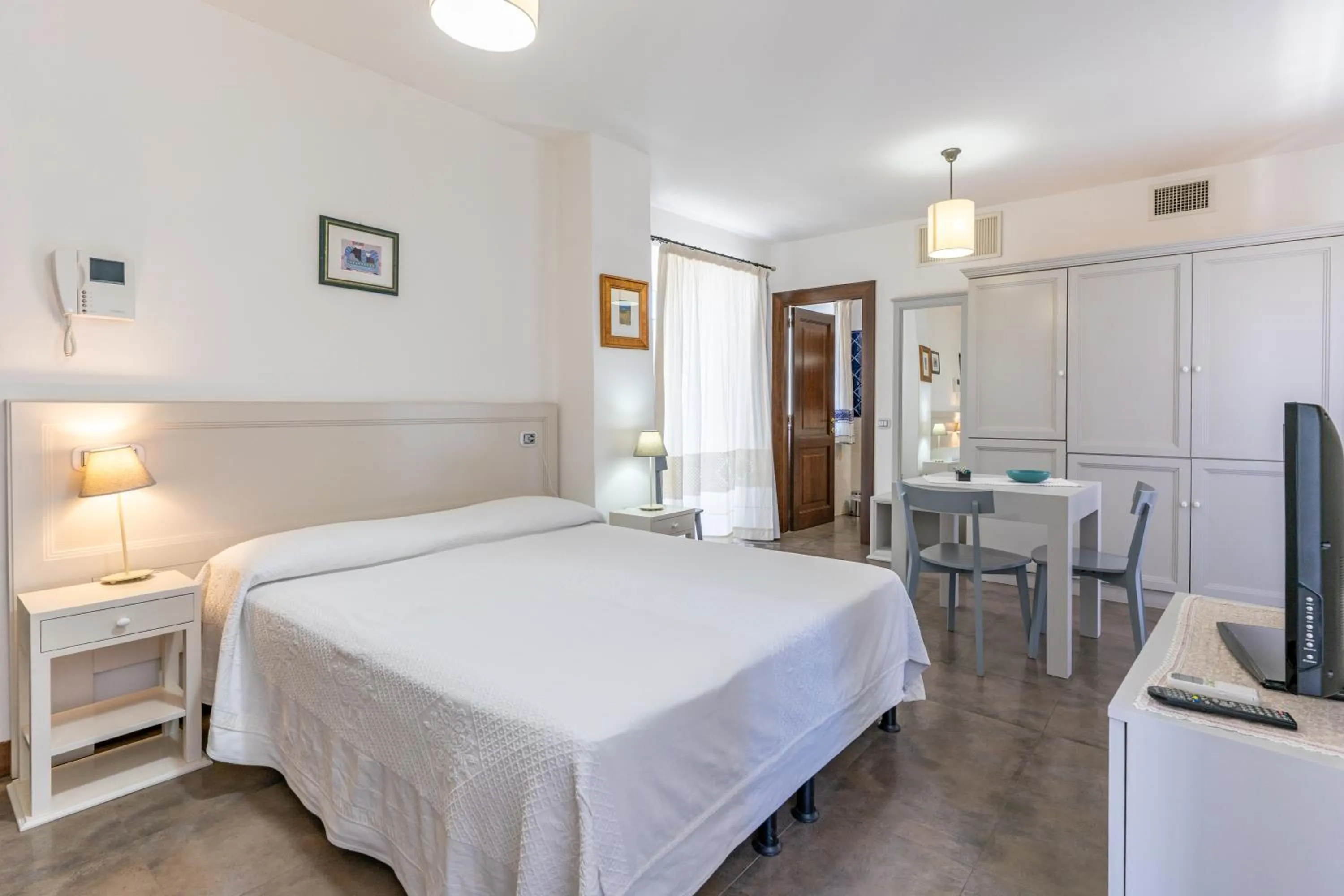 Bed in Albergo Residenziale La Corte