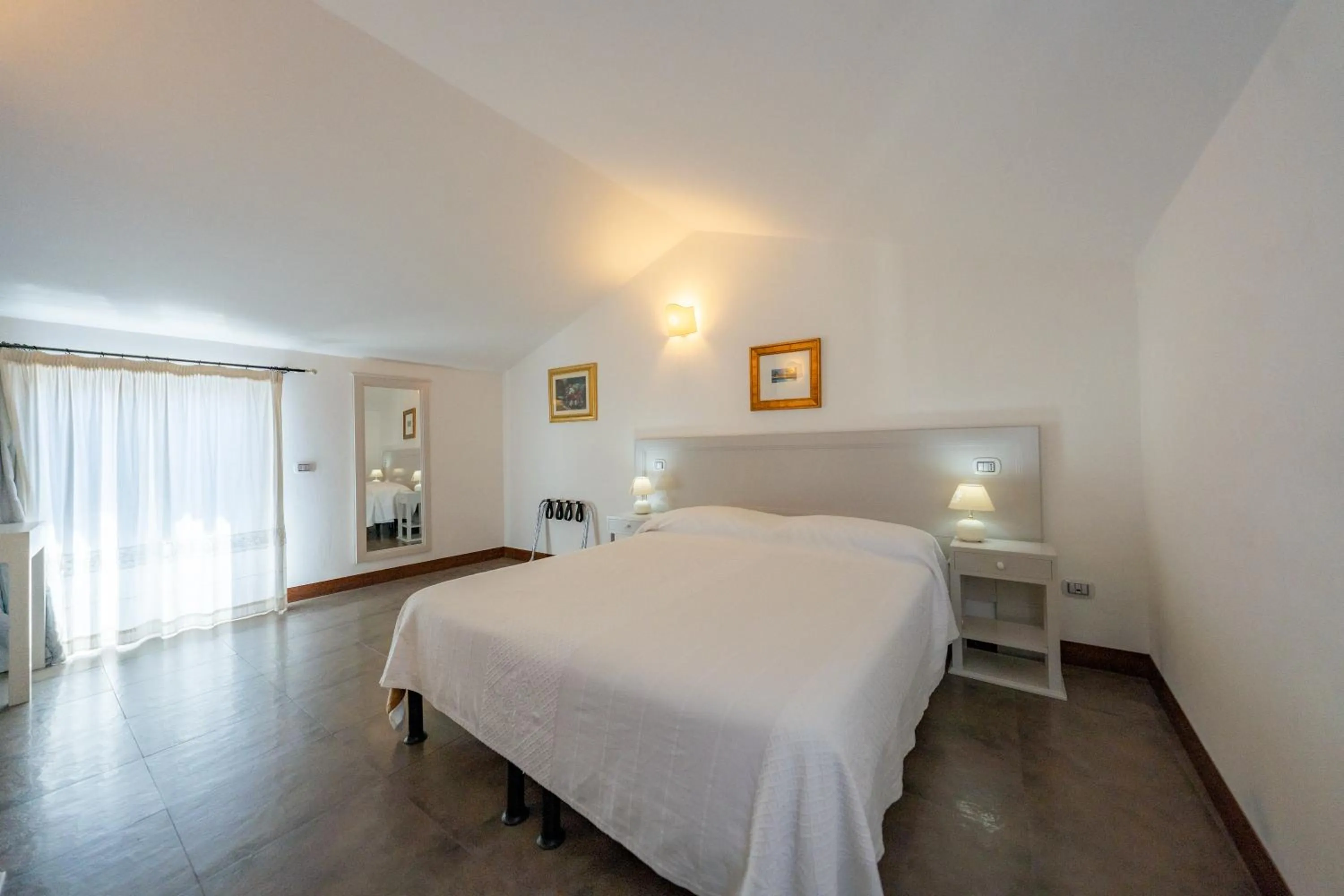 Bed in Albergo Residenziale La Corte