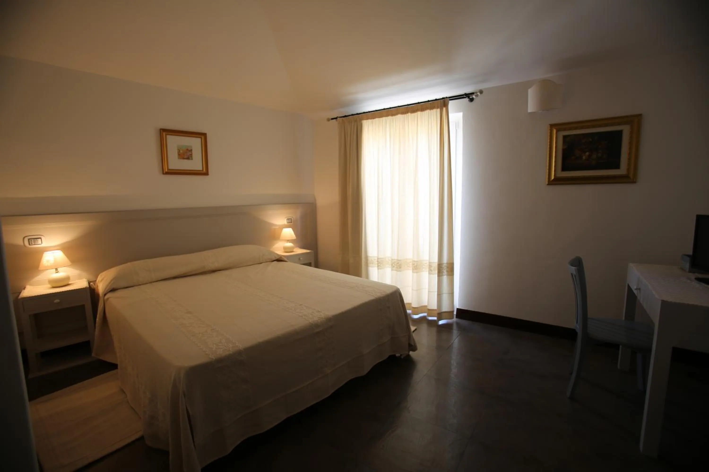 Bed in Albergo Residenziale La Corte