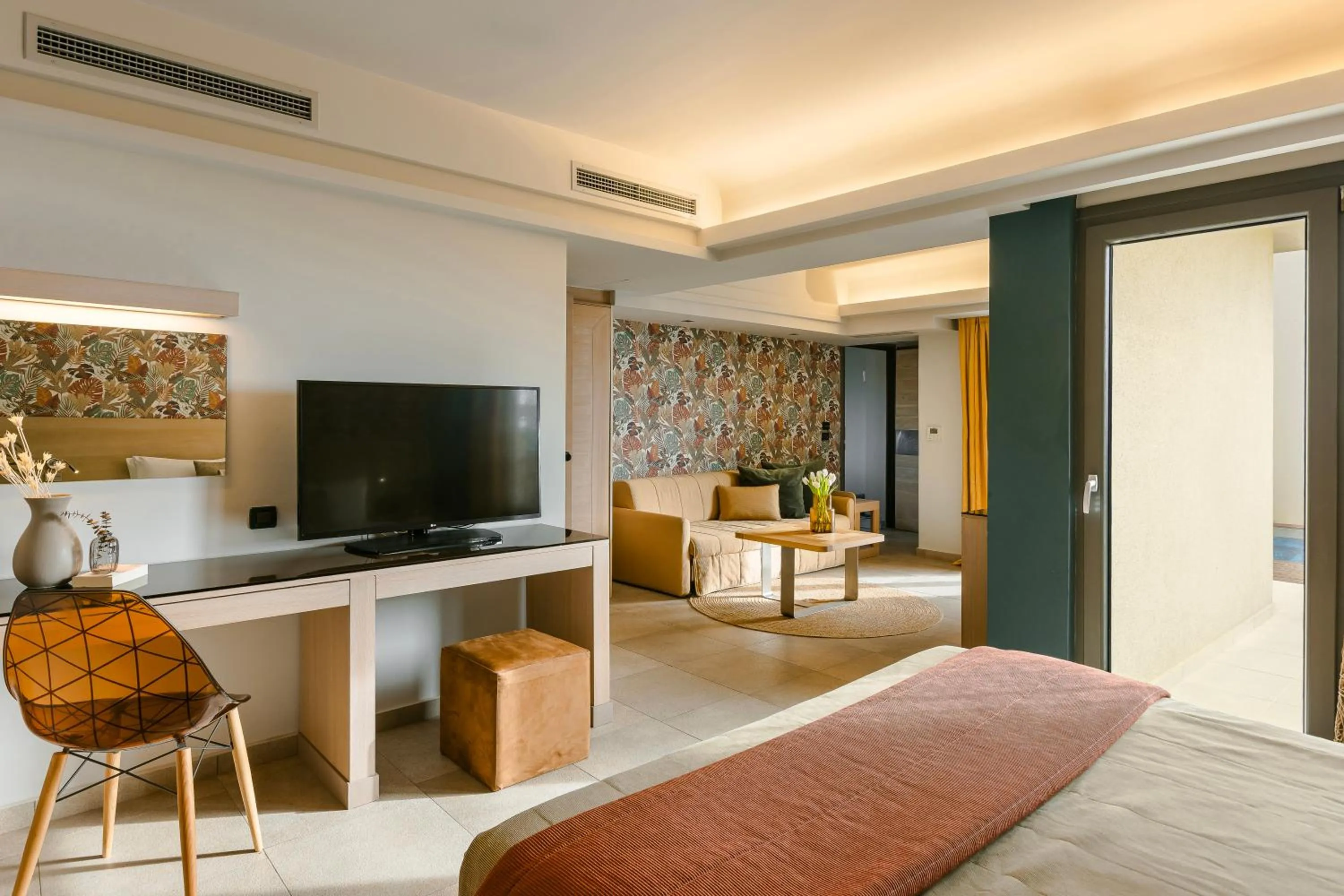 Seating area, Bed in Alas Resort & Spa