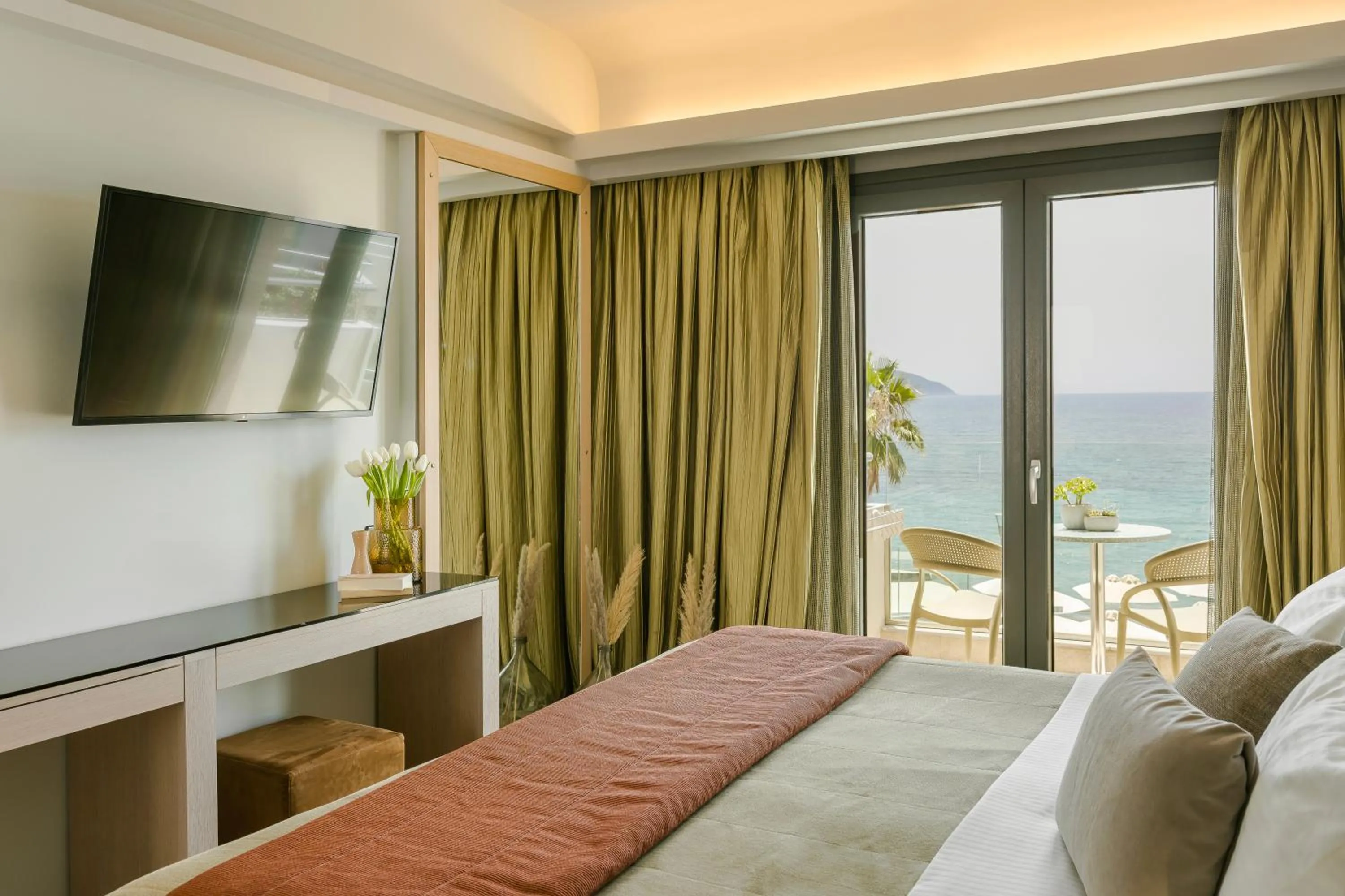 Bed in Alas Resort & Spa