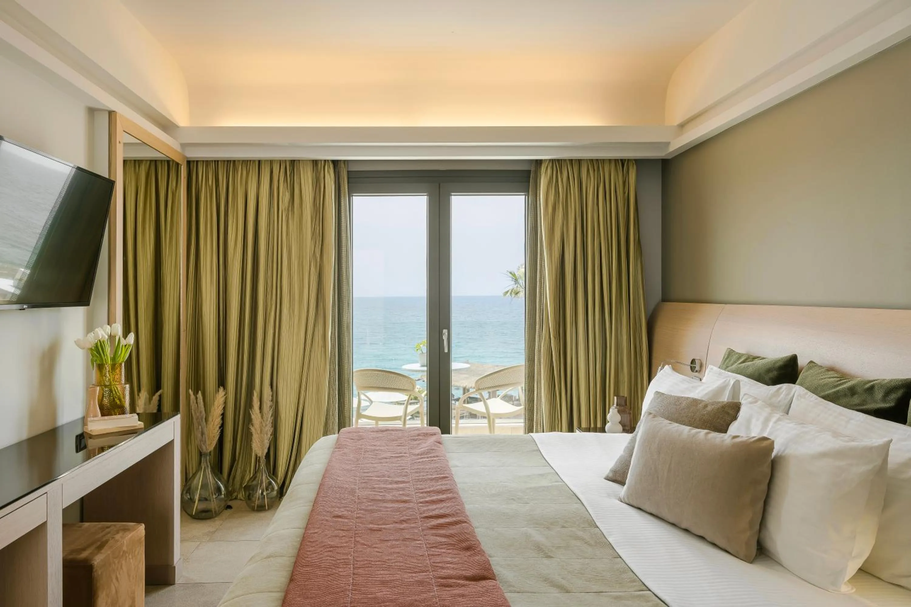 Bed in Alas Resort & Spa