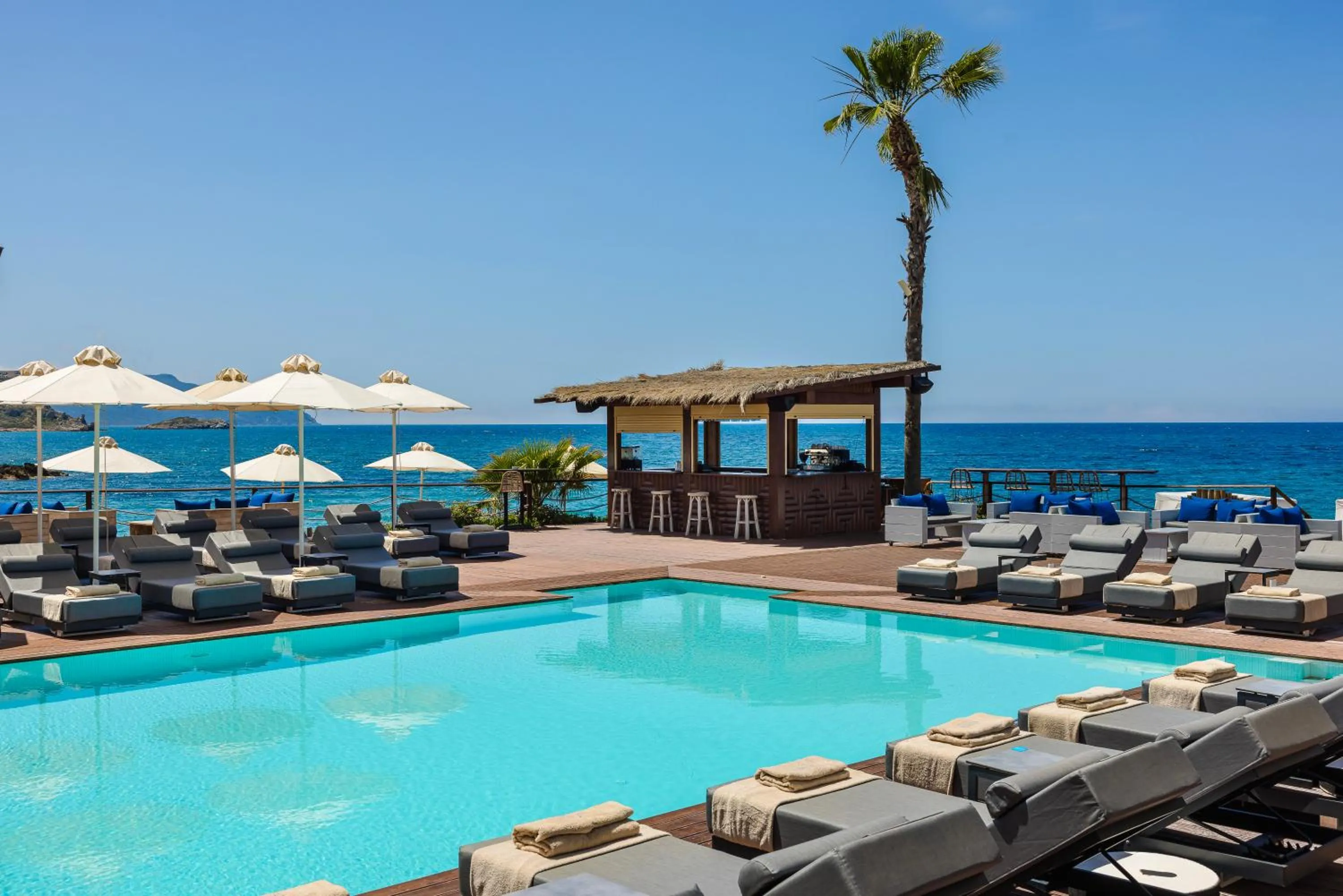 Swimming pool in Alas Resort & Spa