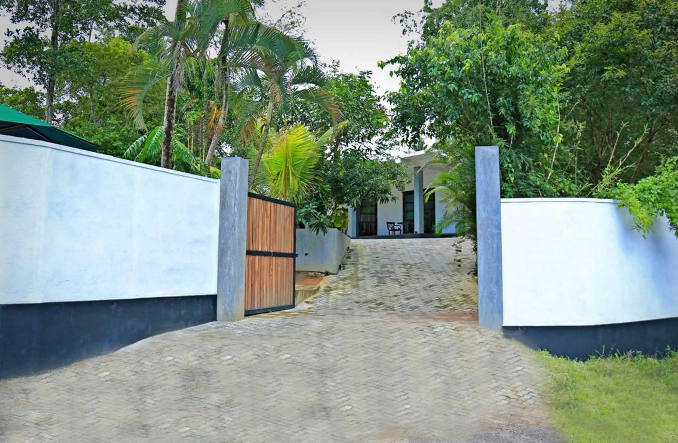 Facade/entrance in Green Residencies