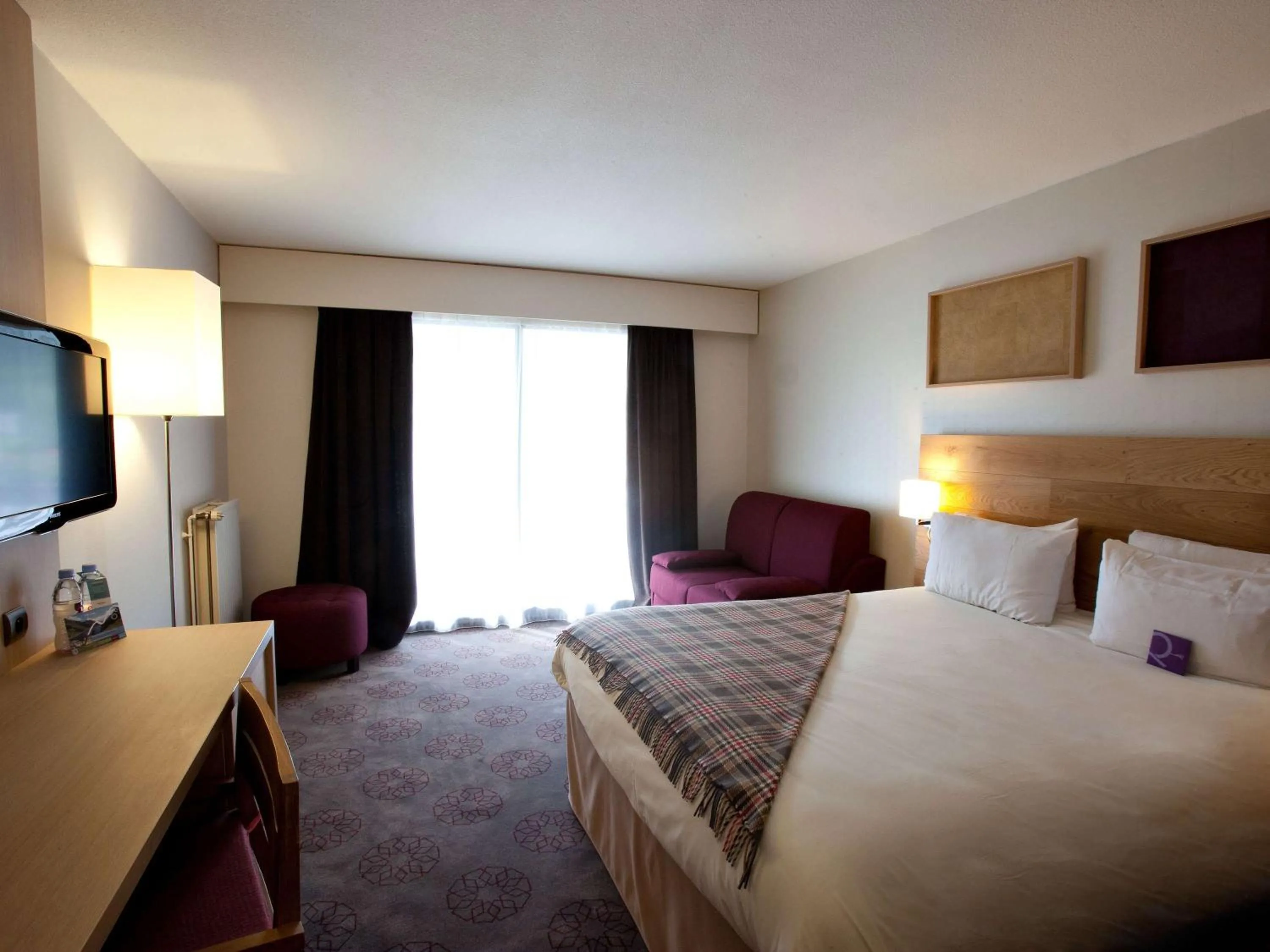 Standard Double Room with Balcony in Mercure Saint-Lary