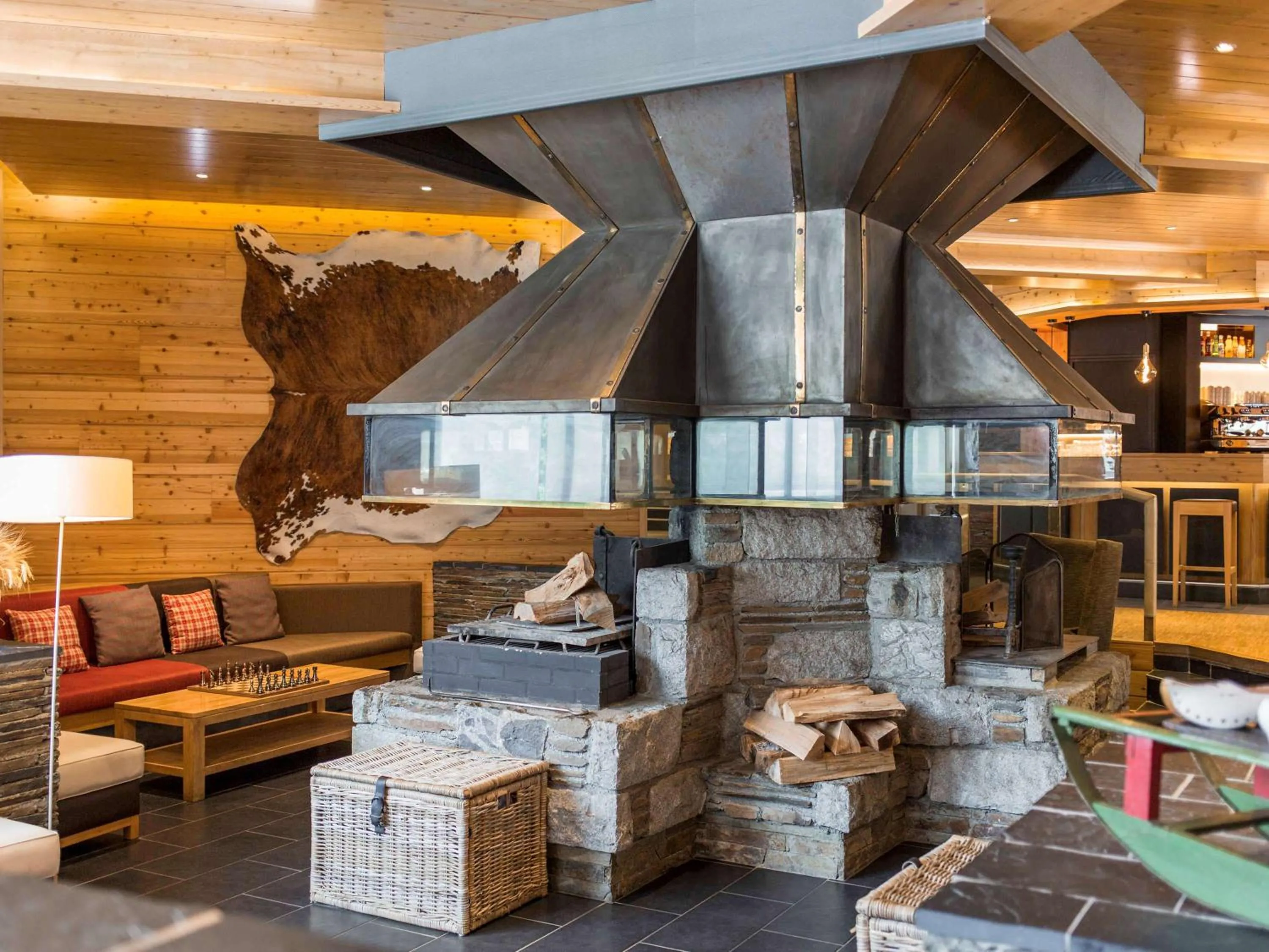 Lounge or bar in Mercure Saint-Lary