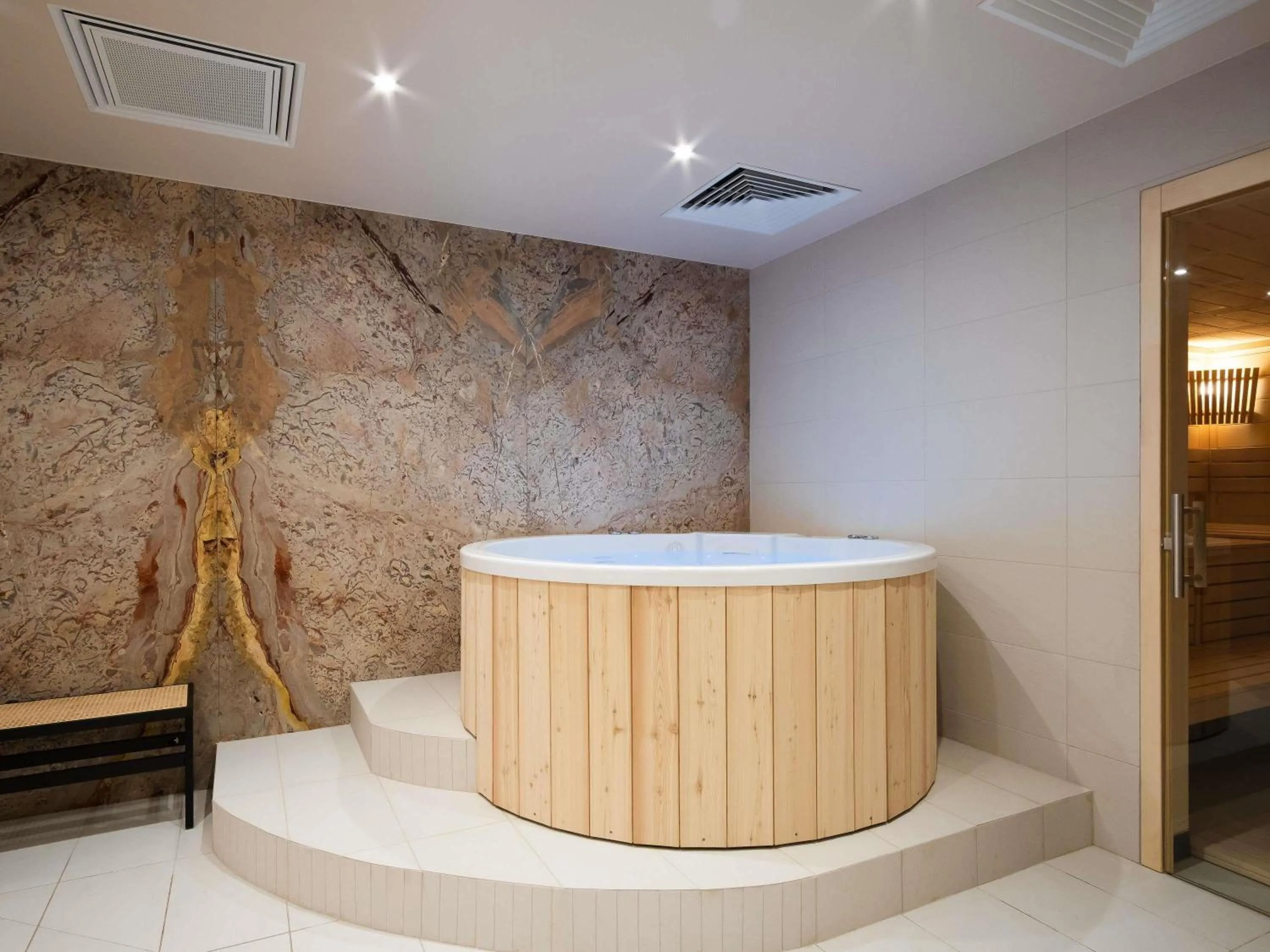 Spa and wellness centre/facilities in Mercure Saint-Lary