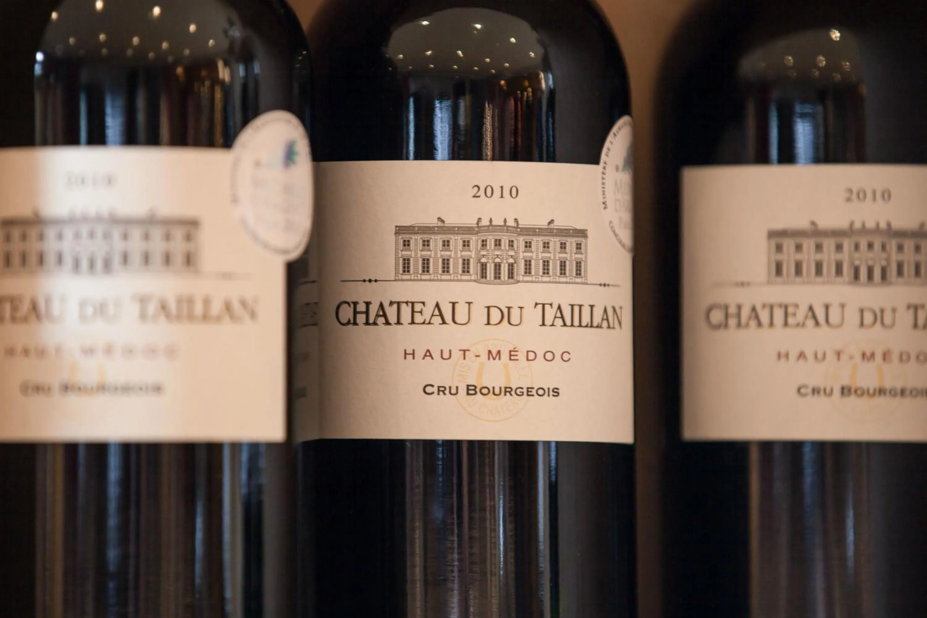 Alcoholic drinks in Mercure Saint-Lary