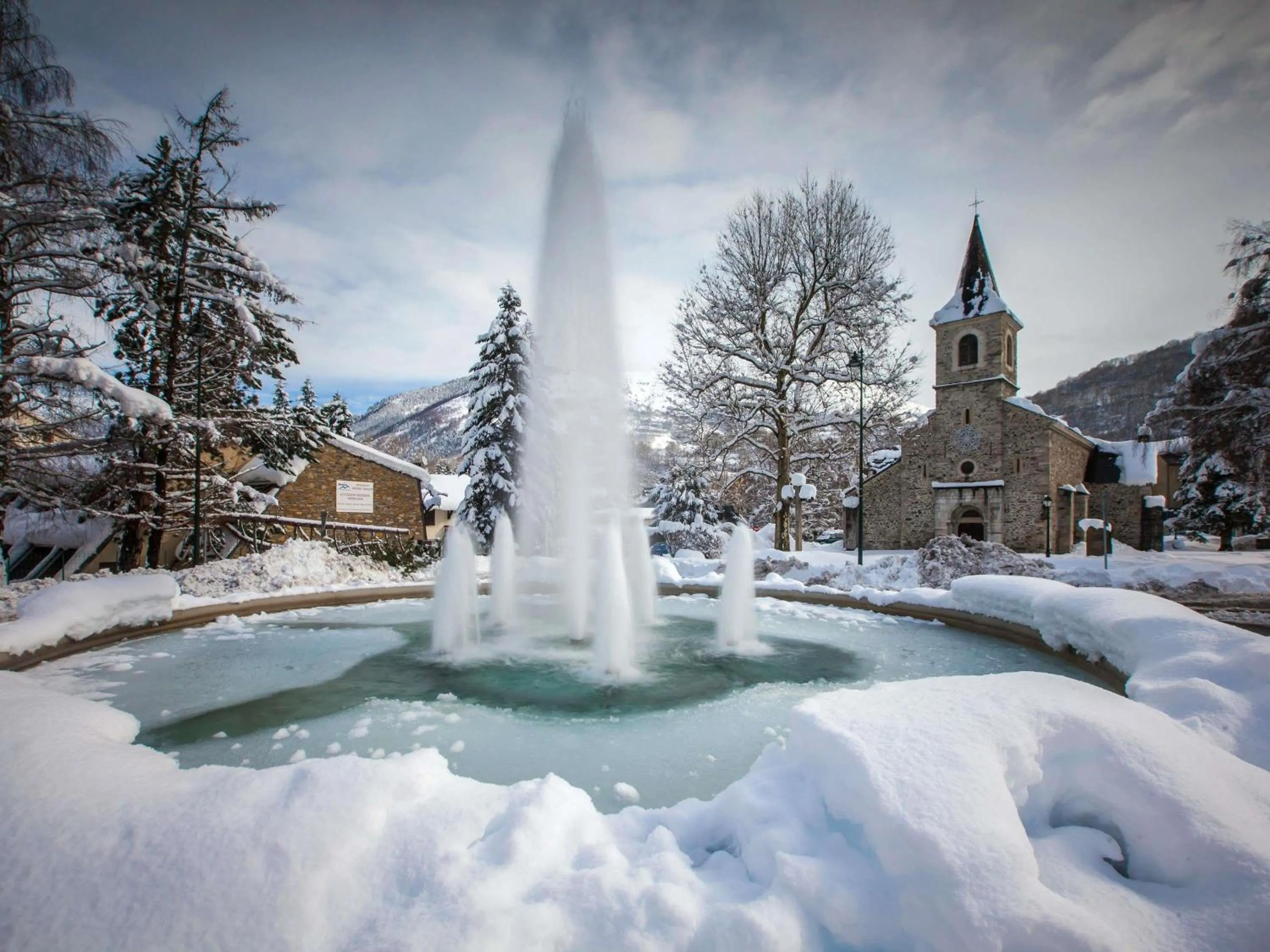 Property building in Mercure Saint-Lary