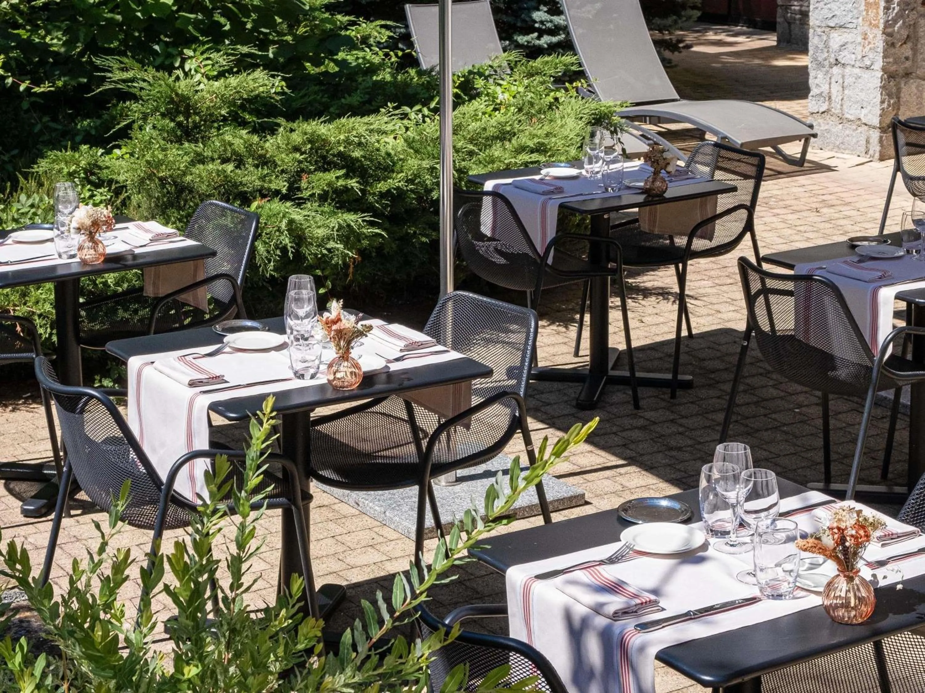 Restaurant/places to eat in Mercure Saint-Lary