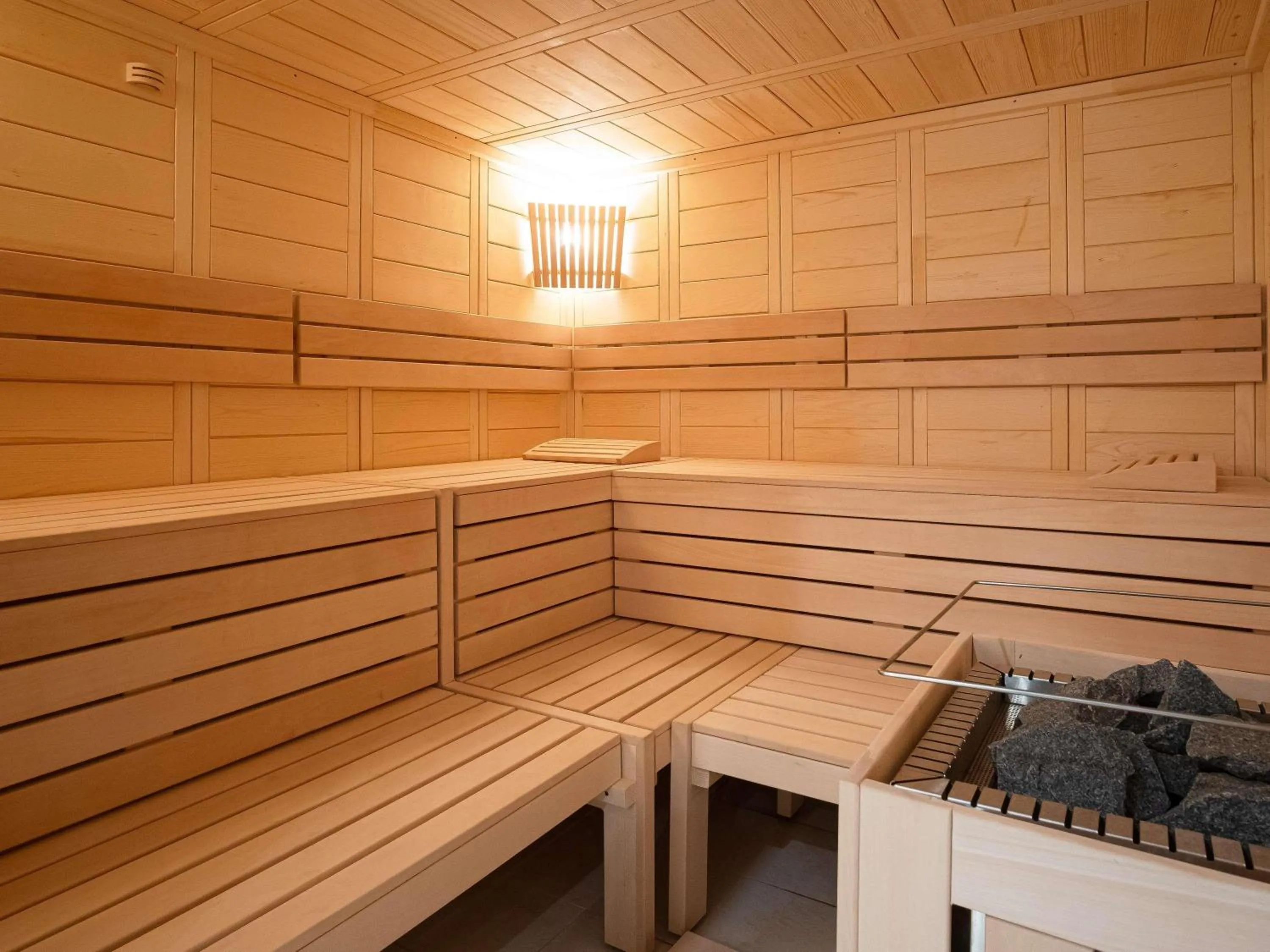 Spa and wellness centre/facilities in Mercure Saint-Lary