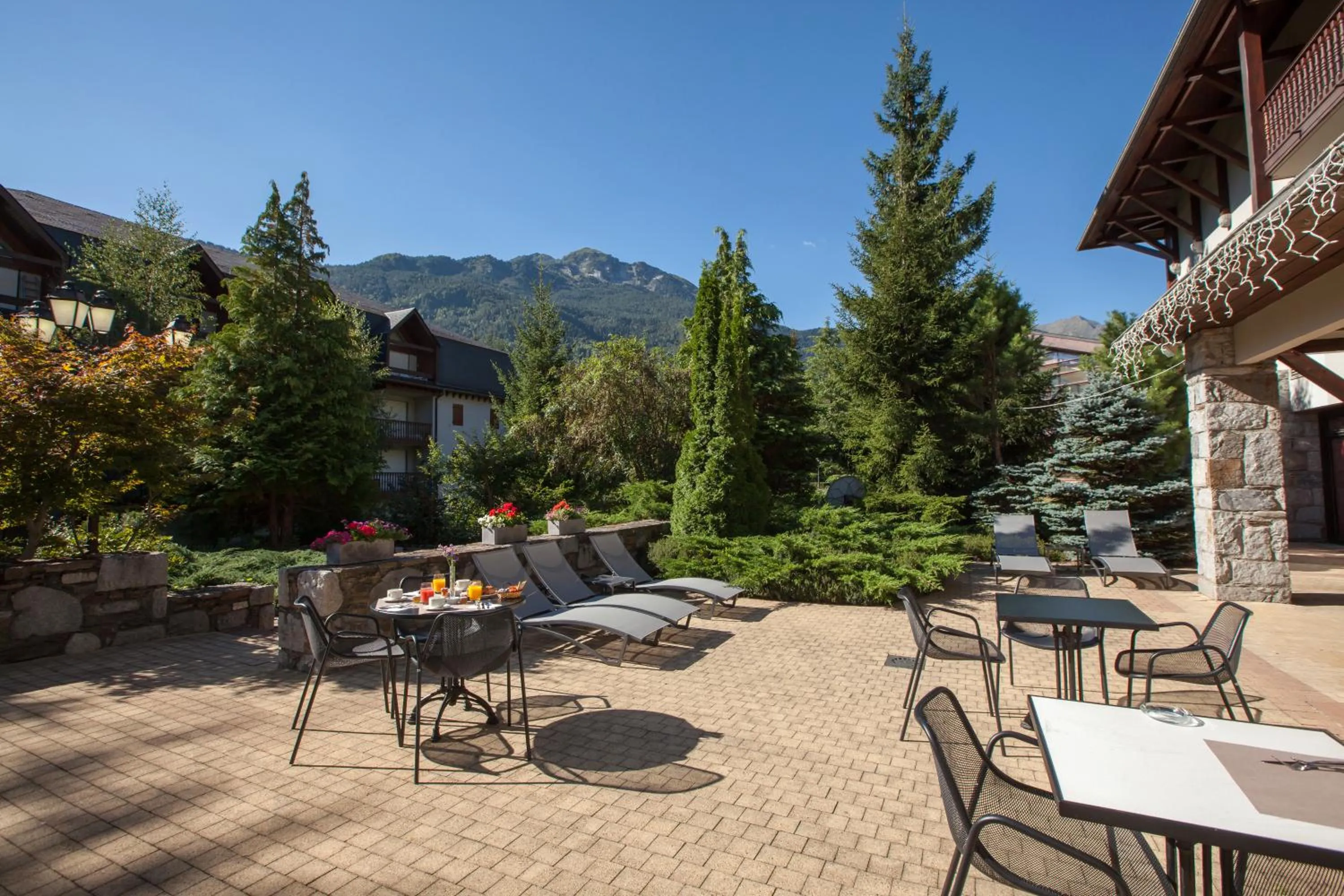 Patio in Mercure Saint-Lary