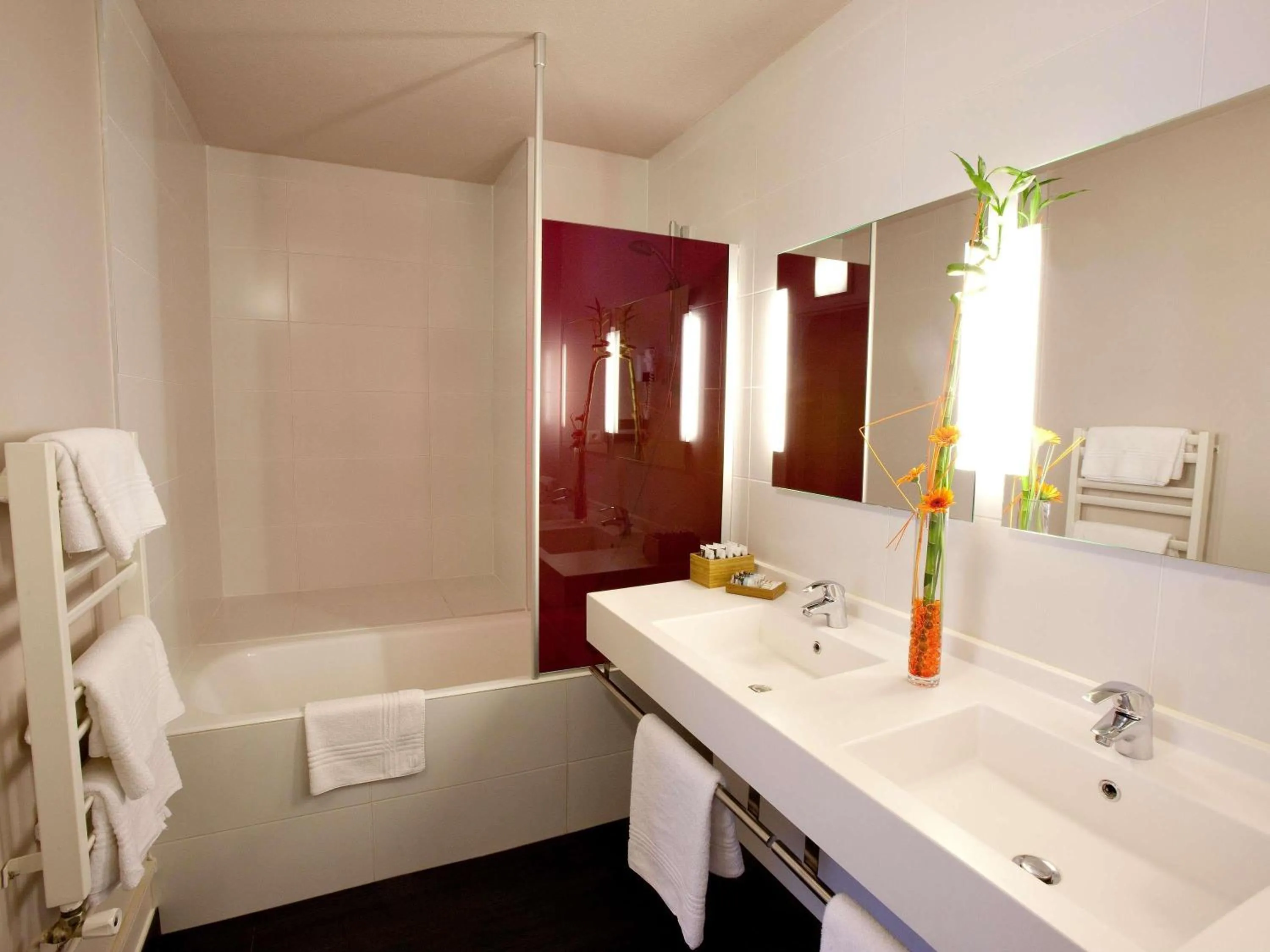 Bedroom in Mercure Saint-Lary