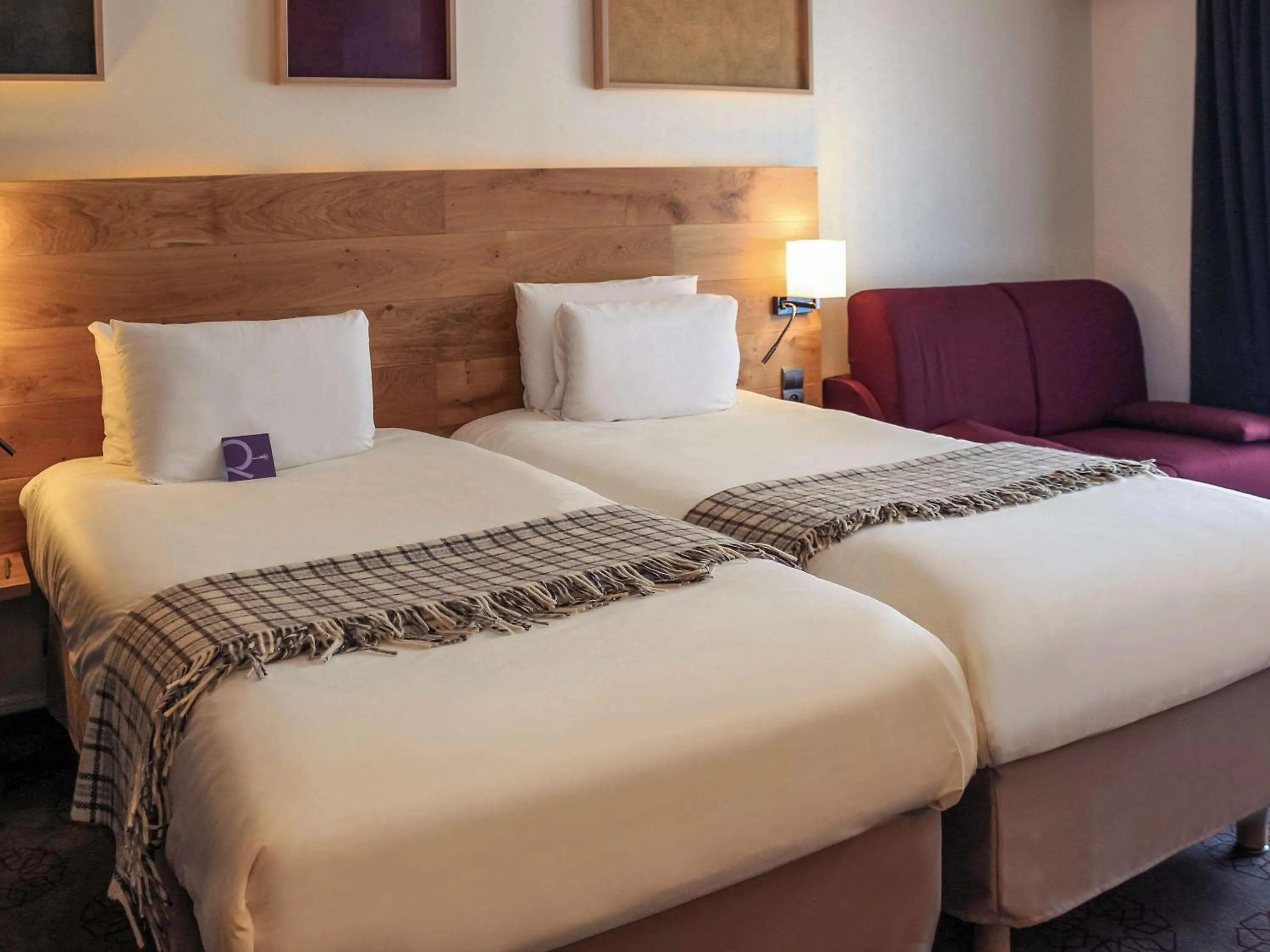 Standard Twin Room with Sofa Bed and Balcony in Mercure Saint-Lary