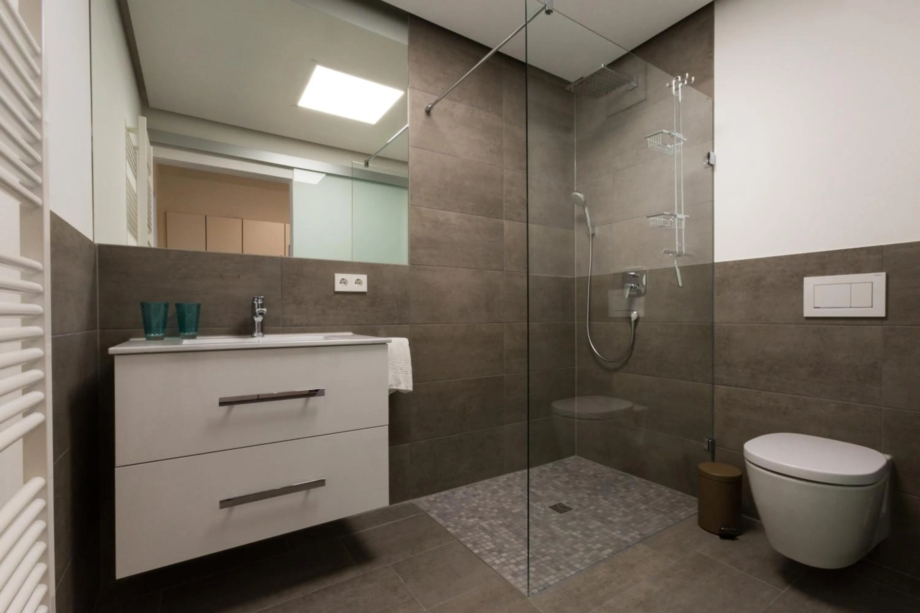 Shower in Boardinghouse E68