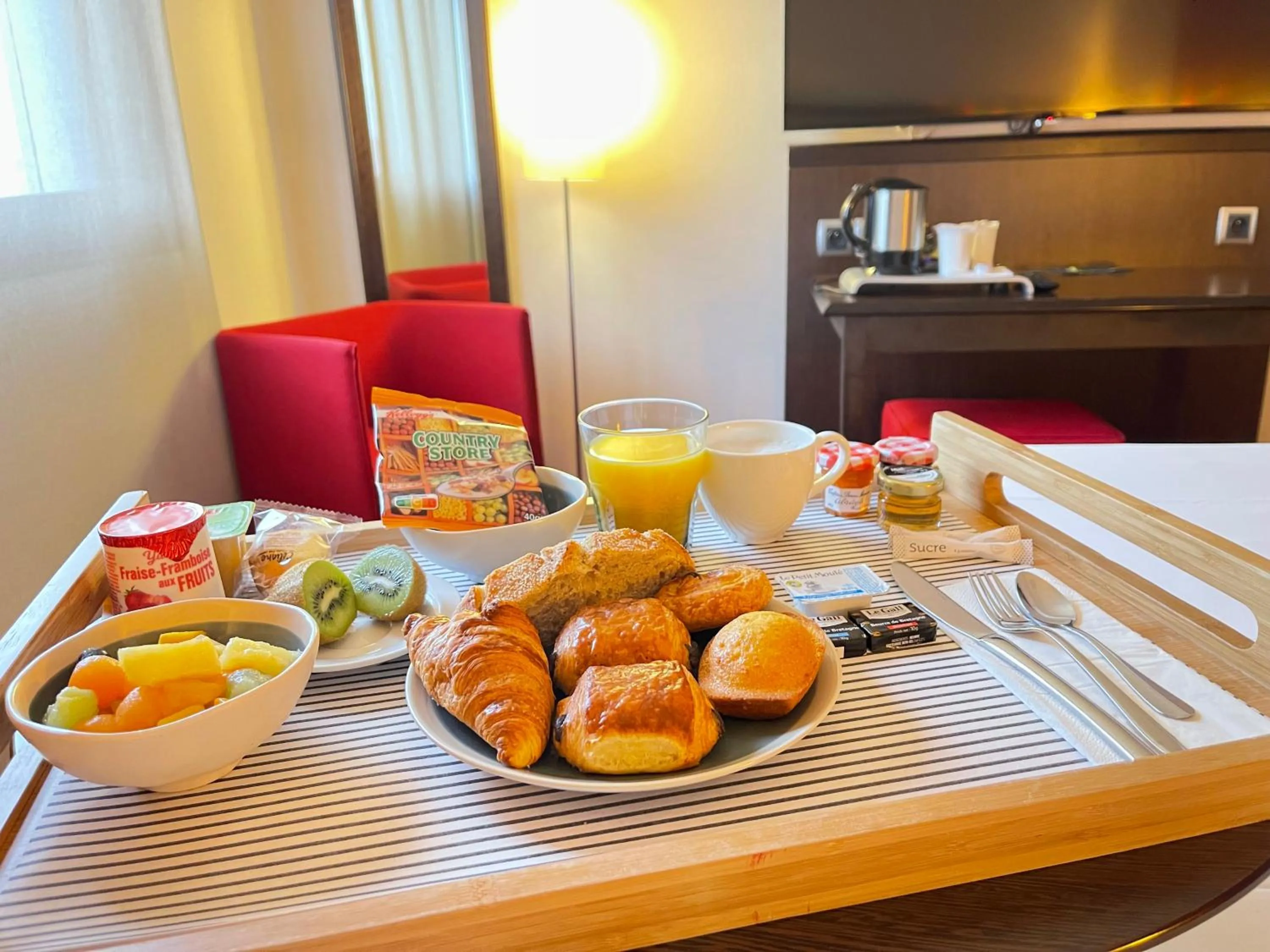 Breakfast in B&B HOTEL Saint-Quentin-en-Yvelines Centre Gare 4 étoiles