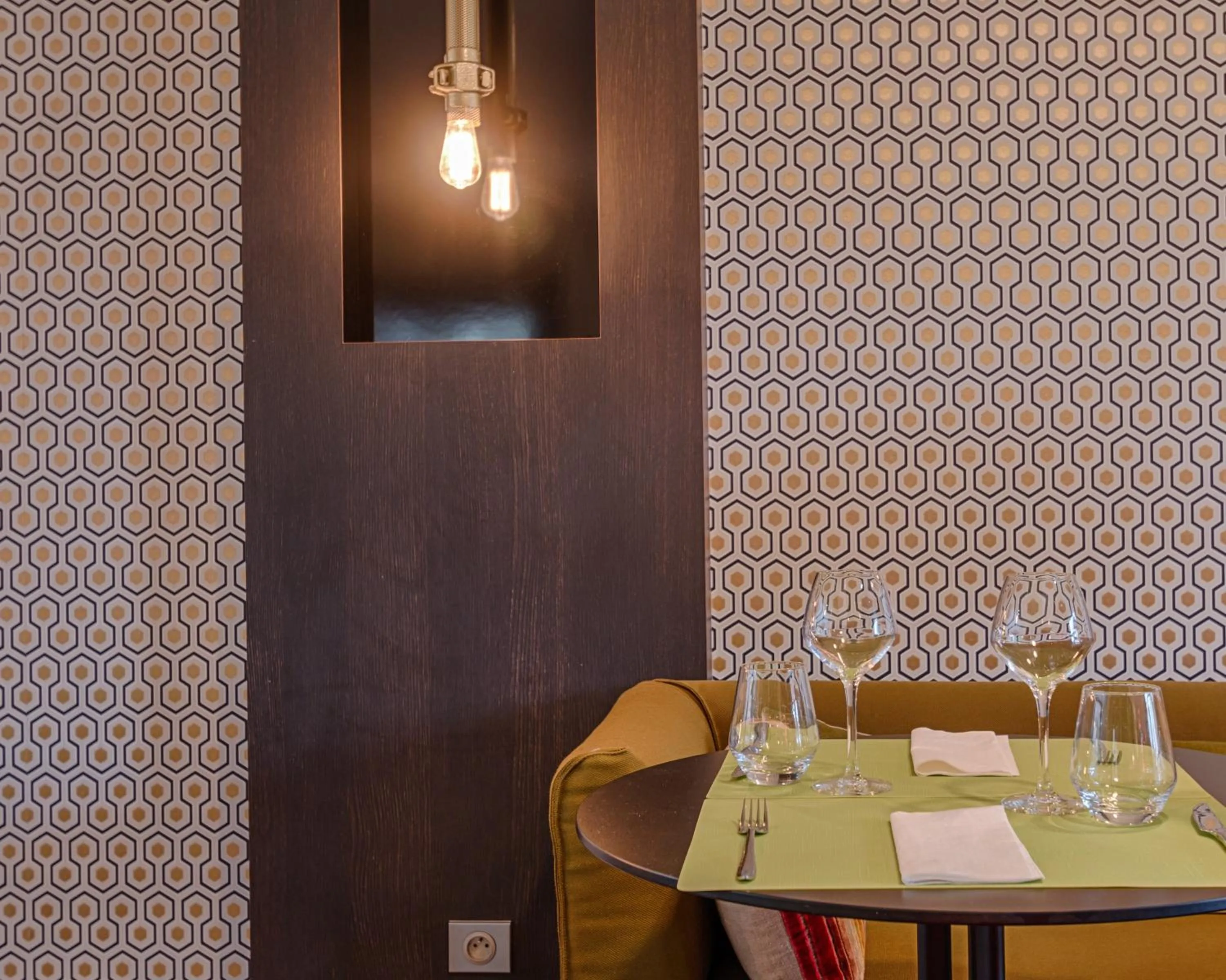 Dining area in B&B HOTEL Saint-Quentin-en-Yvelines Centre Gare 4 étoiles