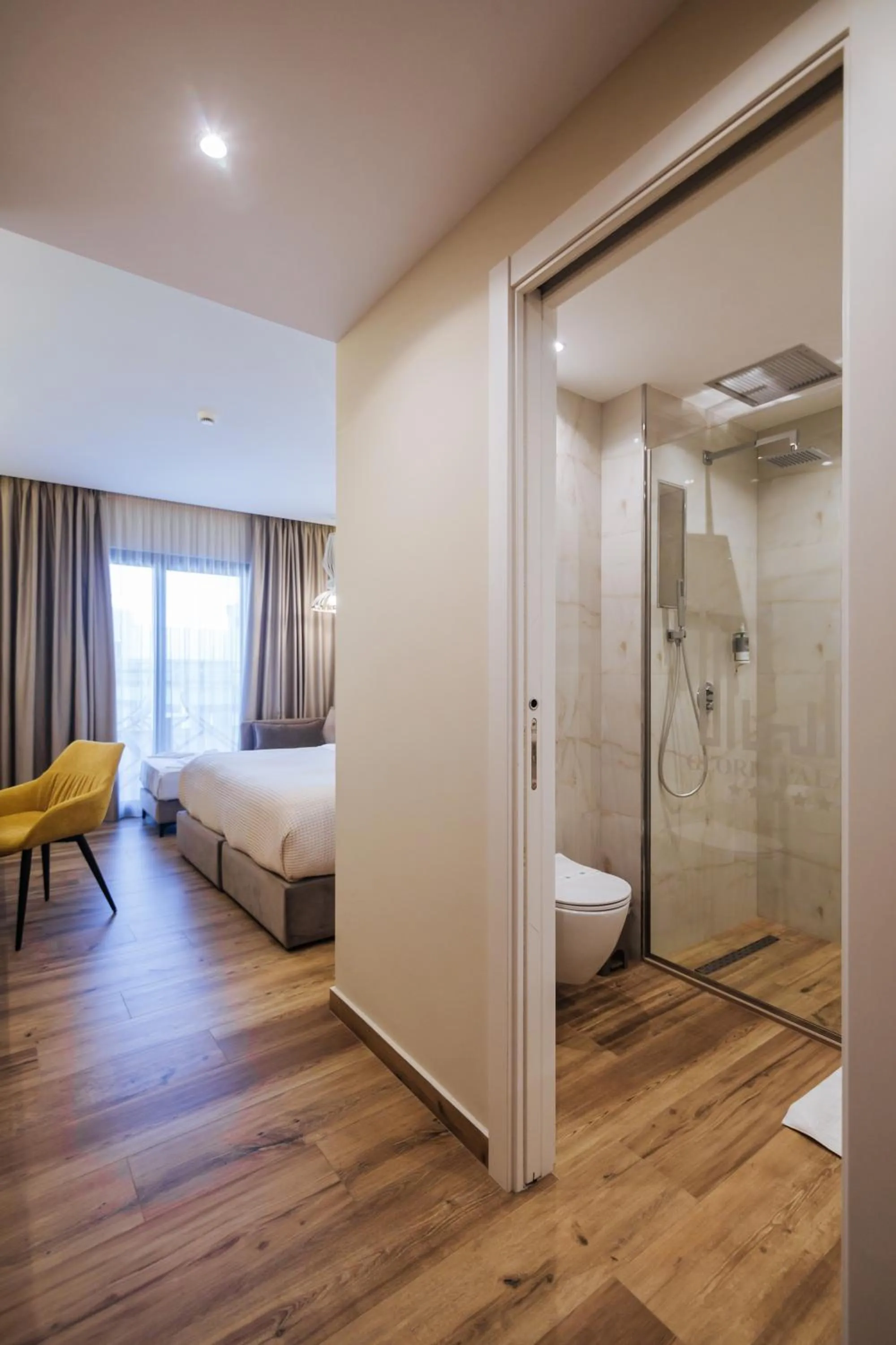 Shower, Bed in Gloria Palace Hotel & SPA