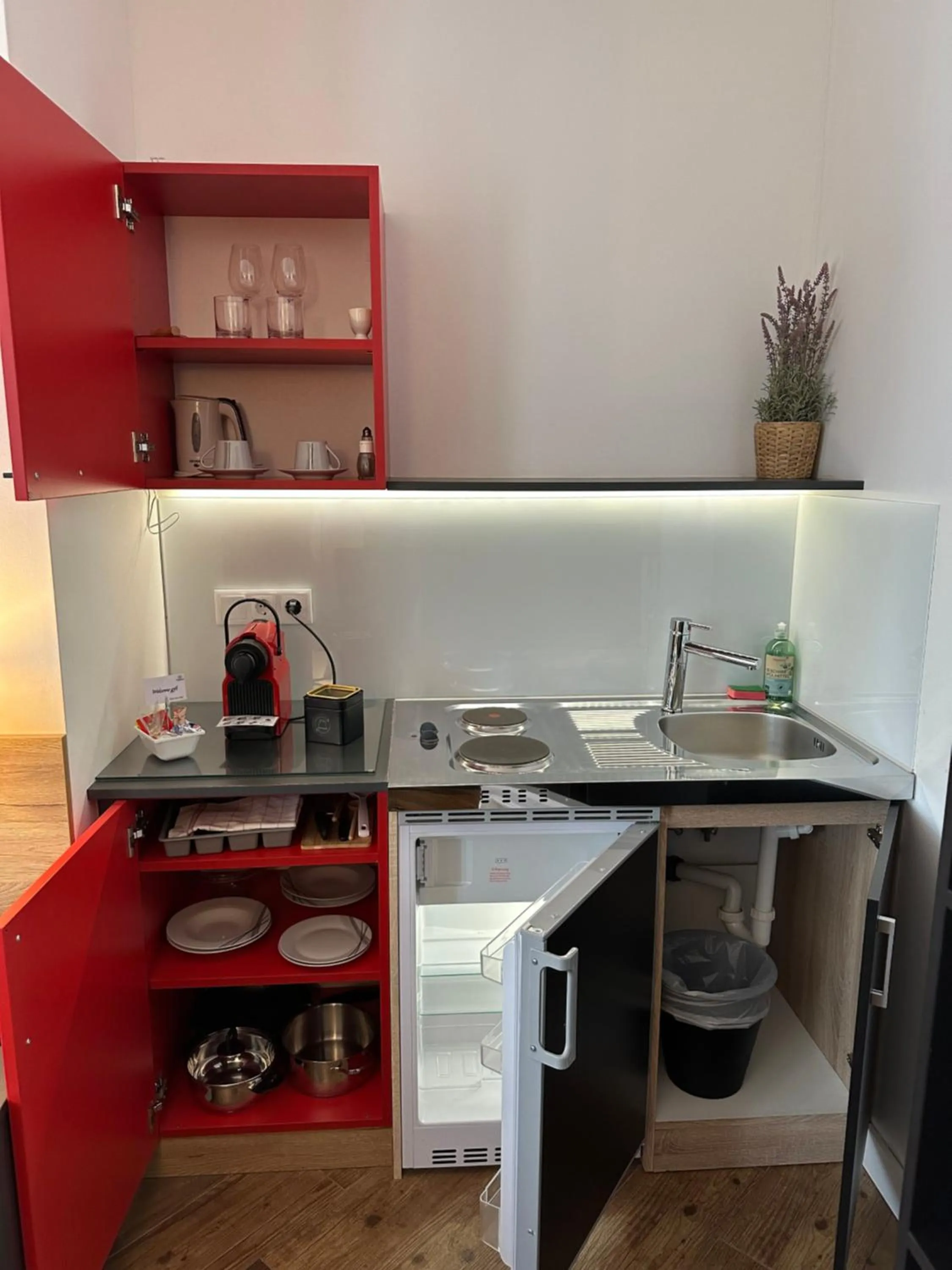 Coffee/tea facilities in Versava Apartments
