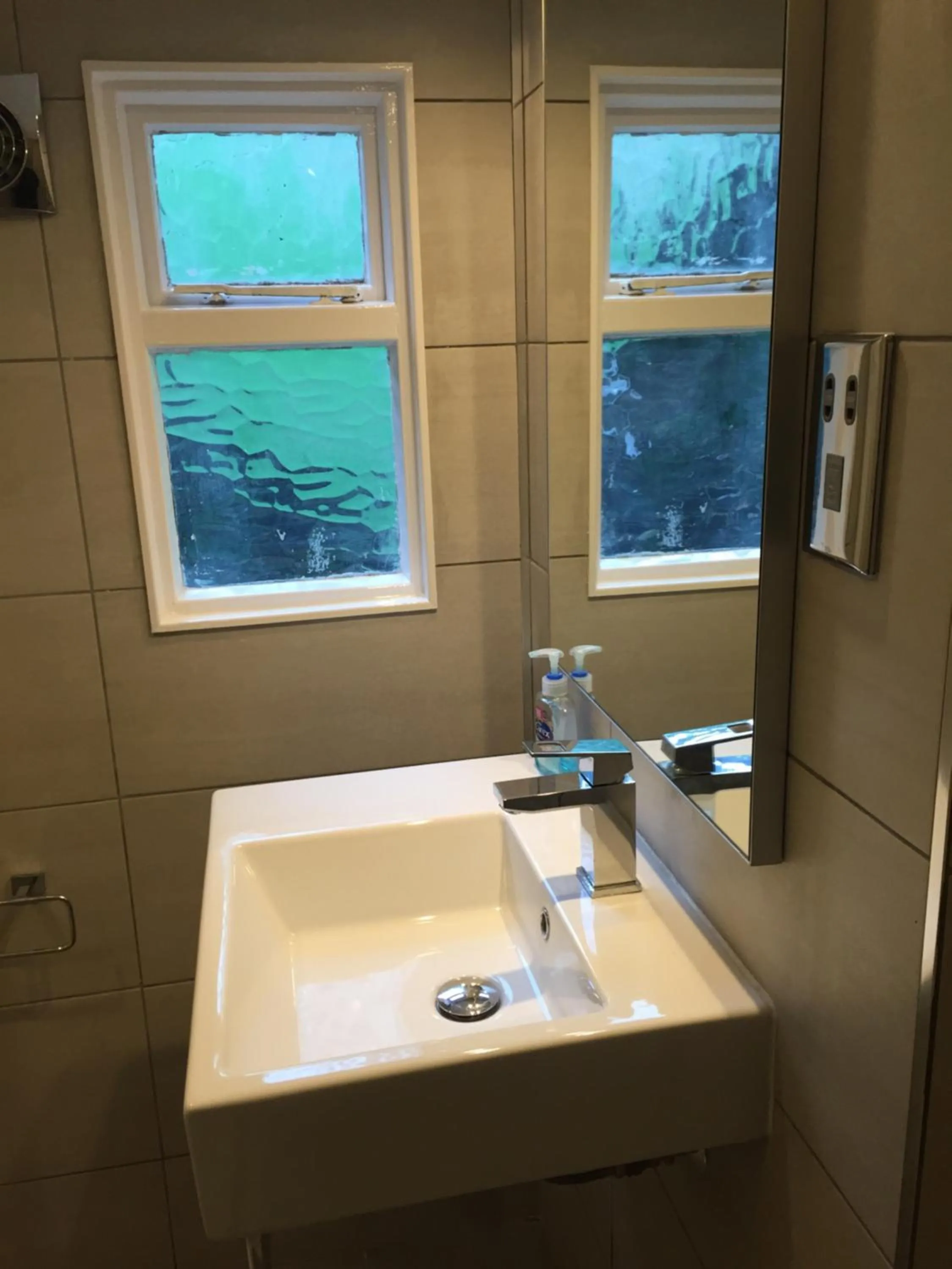 Toilet in Albany Hotel