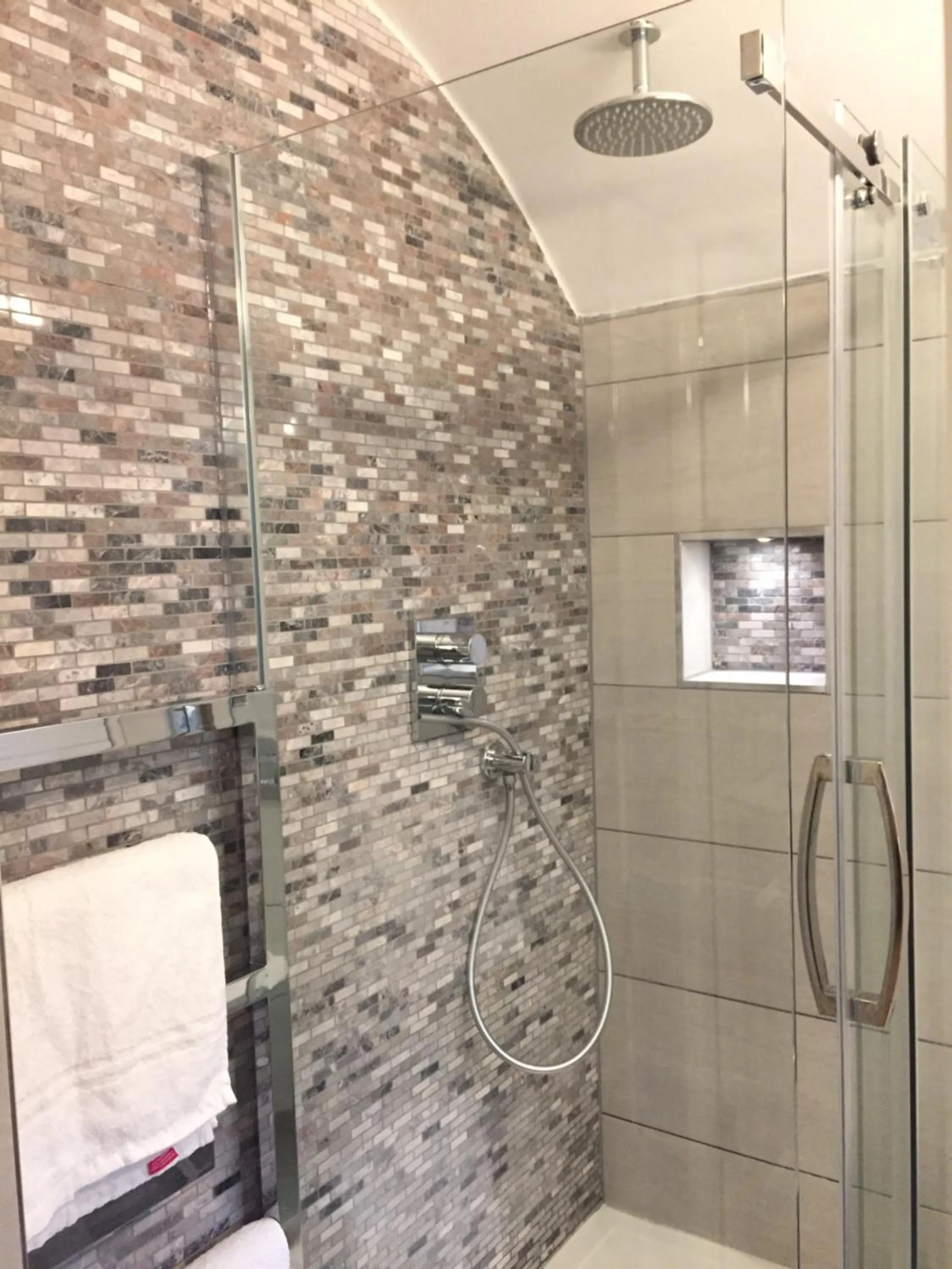 Shower in Albany Hotel