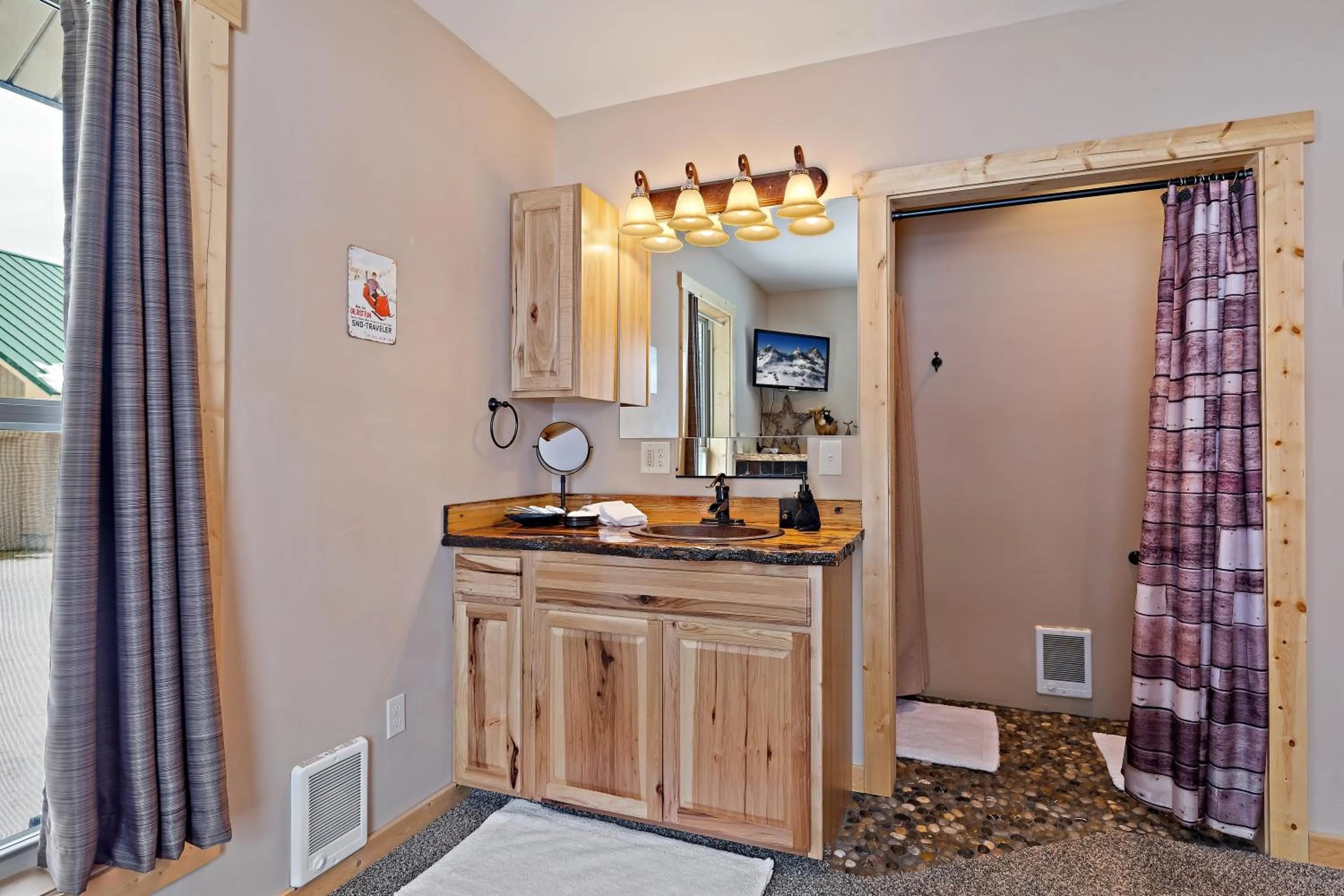 Huckleberry Hollow by KABINO Hot Tub FirePit PS2 Satellite Grill WiFi Golf Course