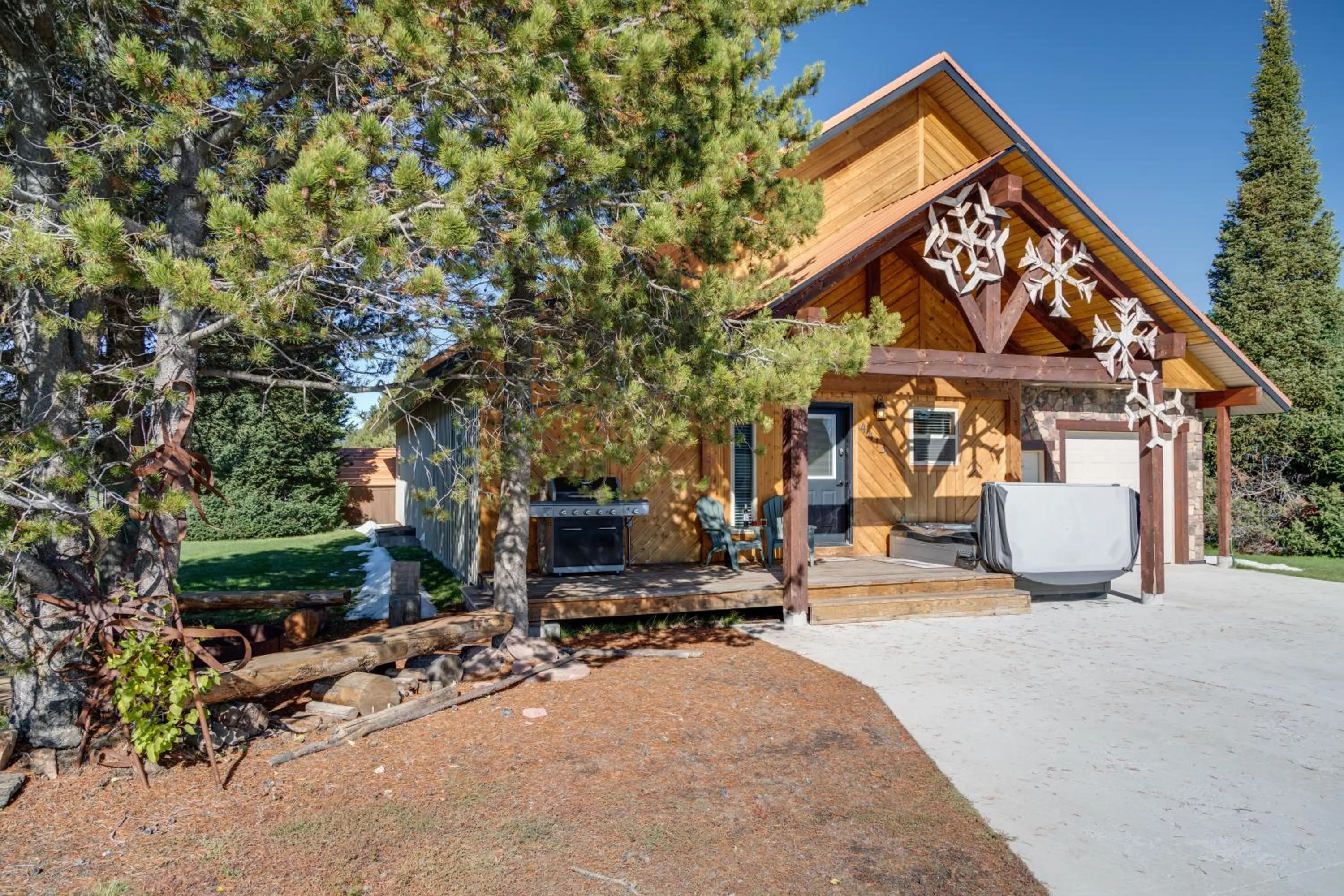 Huckleberry Hollow by KABINO Hot Tub FirePit PS2 Satellite Grill WiFi Golf Course