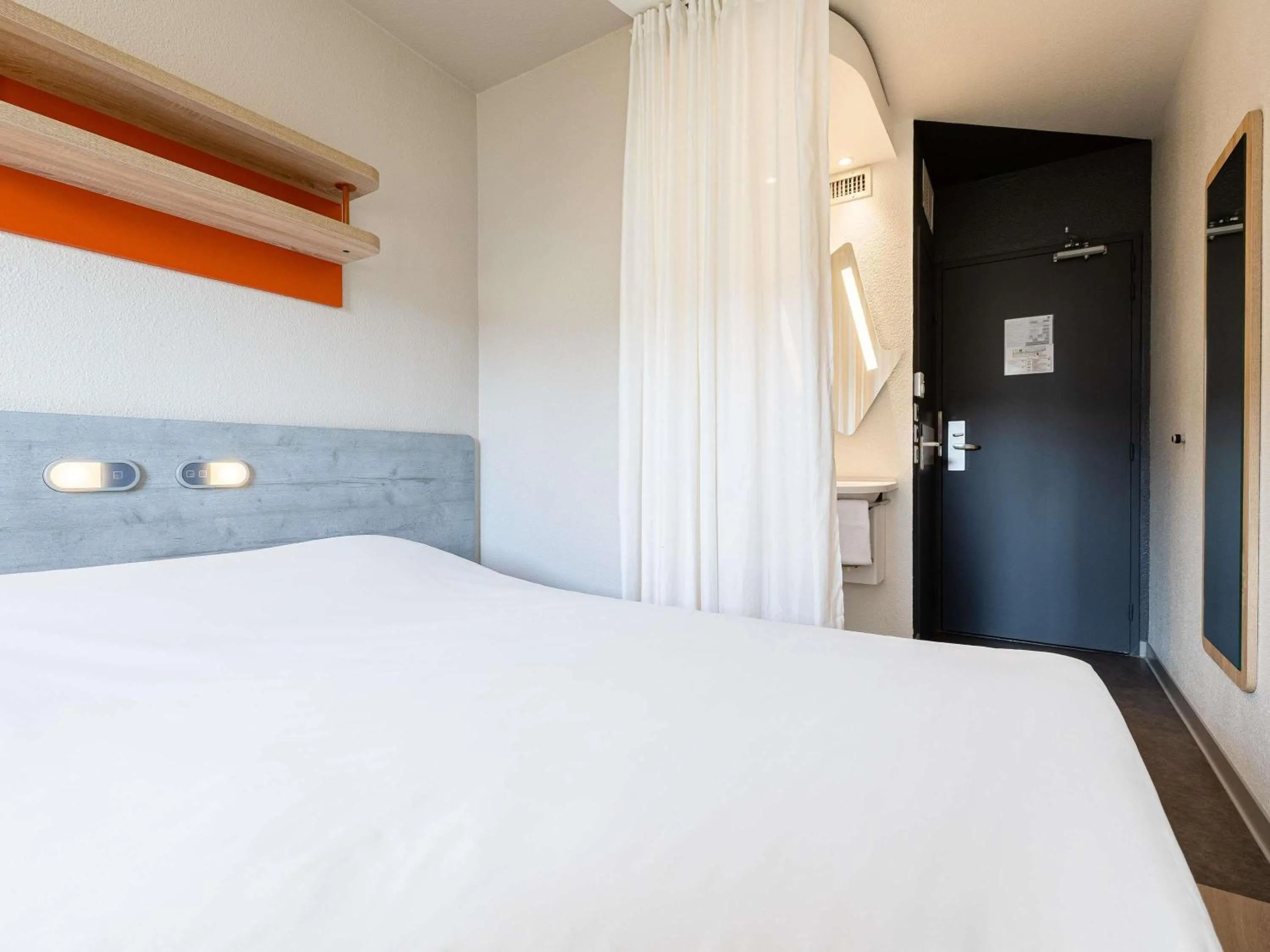 Bedroom, Bed in ibis budget Paris Porte d'Italie Ouest