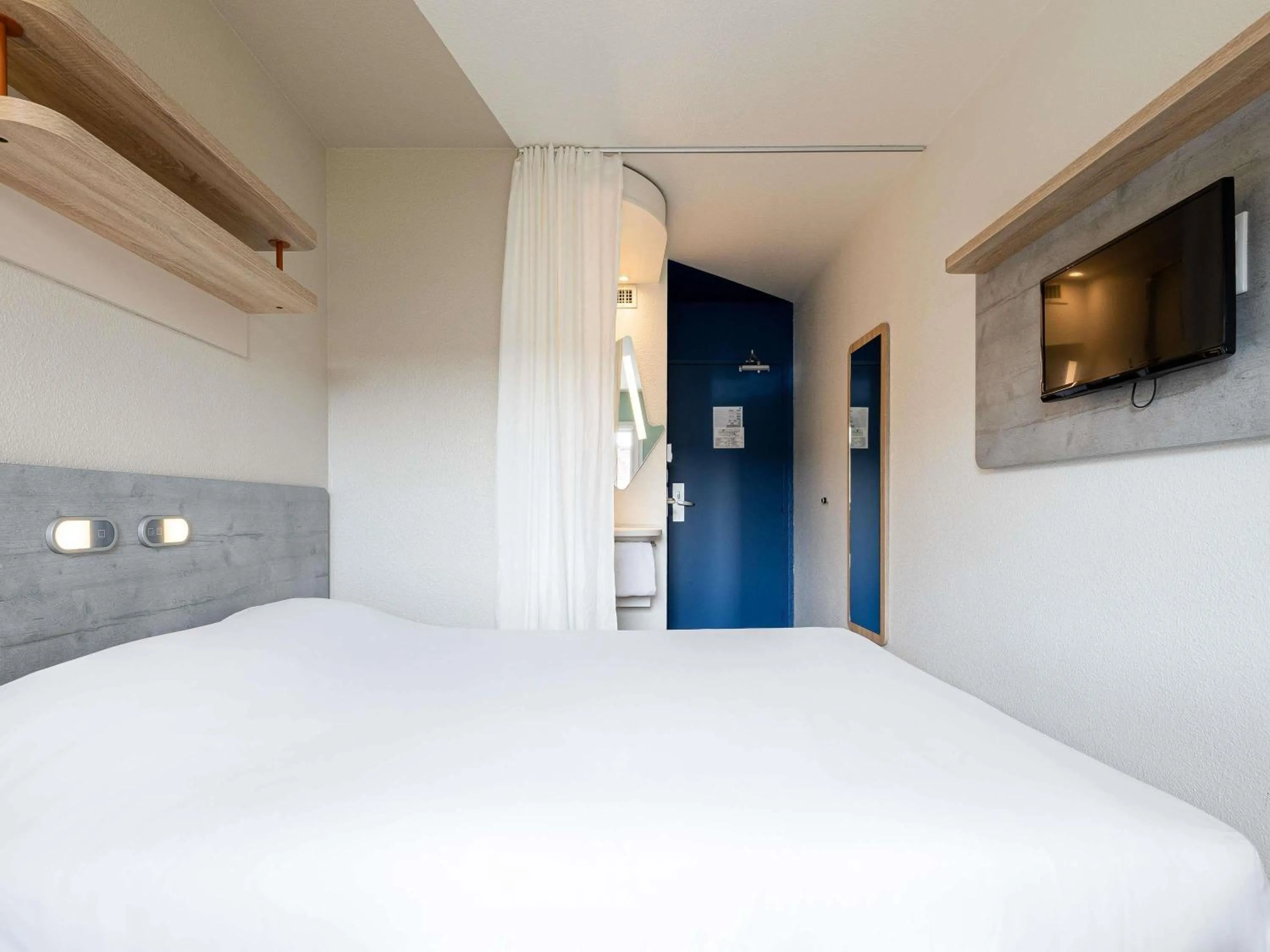 Bedroom, Bed in ibis budget Paris Porte d'Italie Ouest