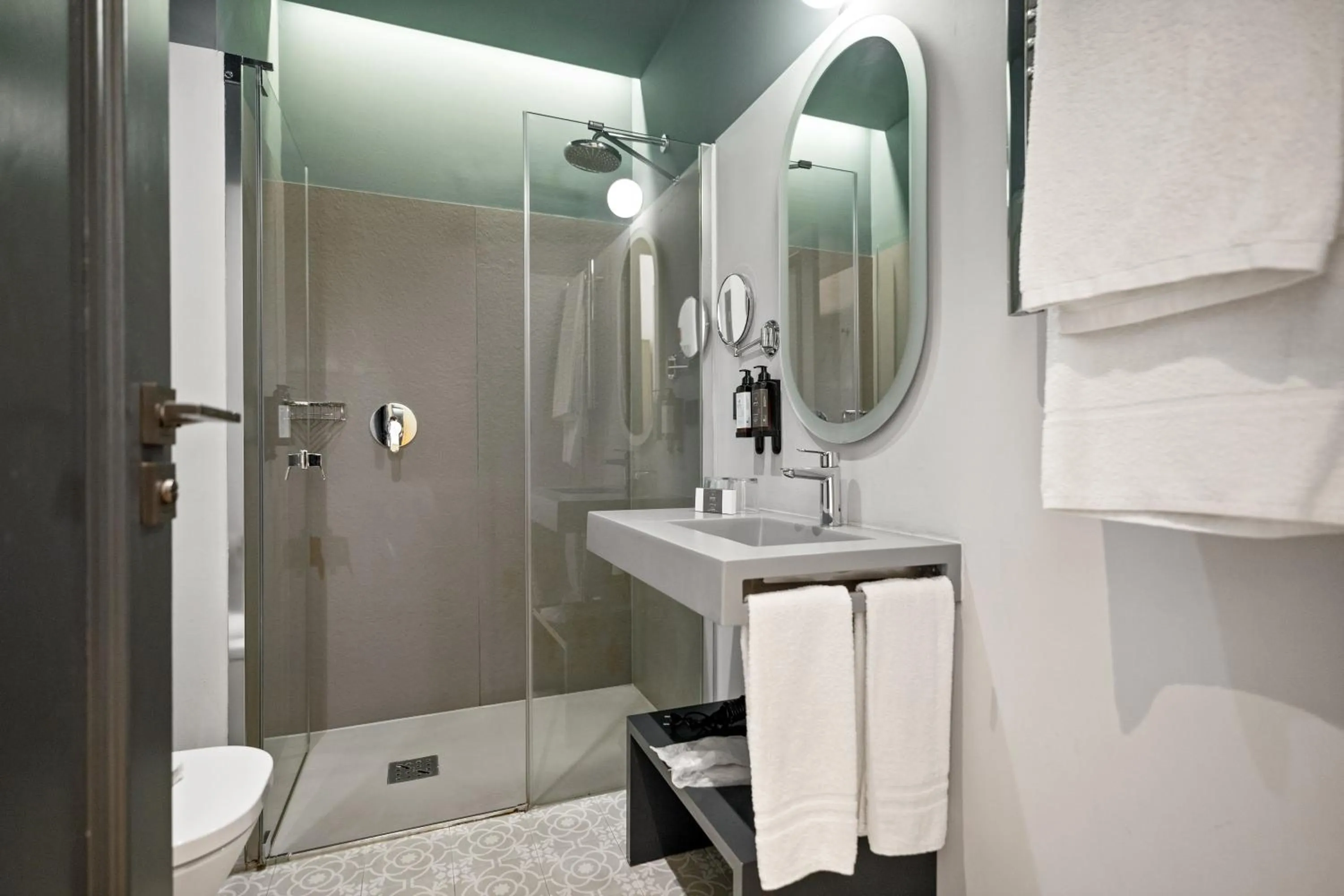 Shower in Joya del Casco Boutique Hotel by Shiadu