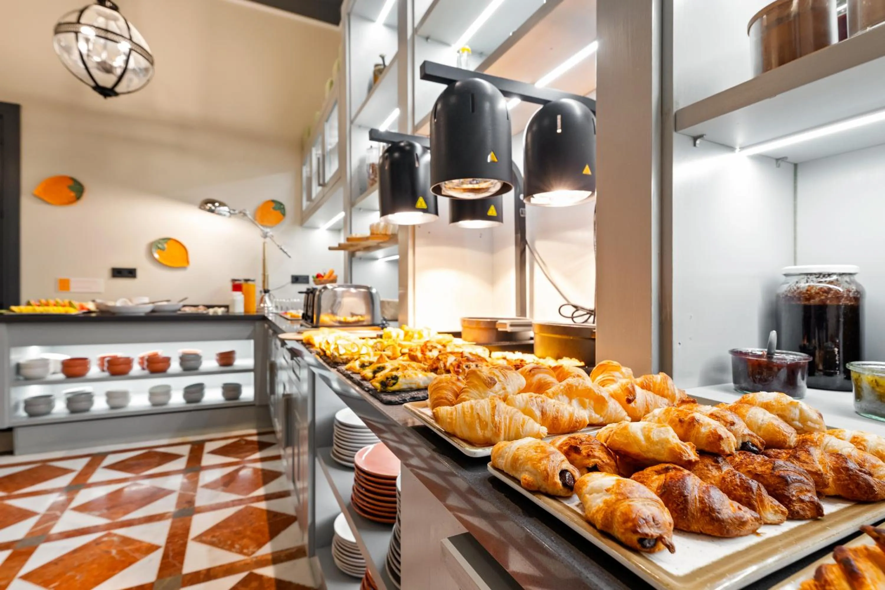 Food and drinks in Joya del Casco Boutique Hotel by Shiadu