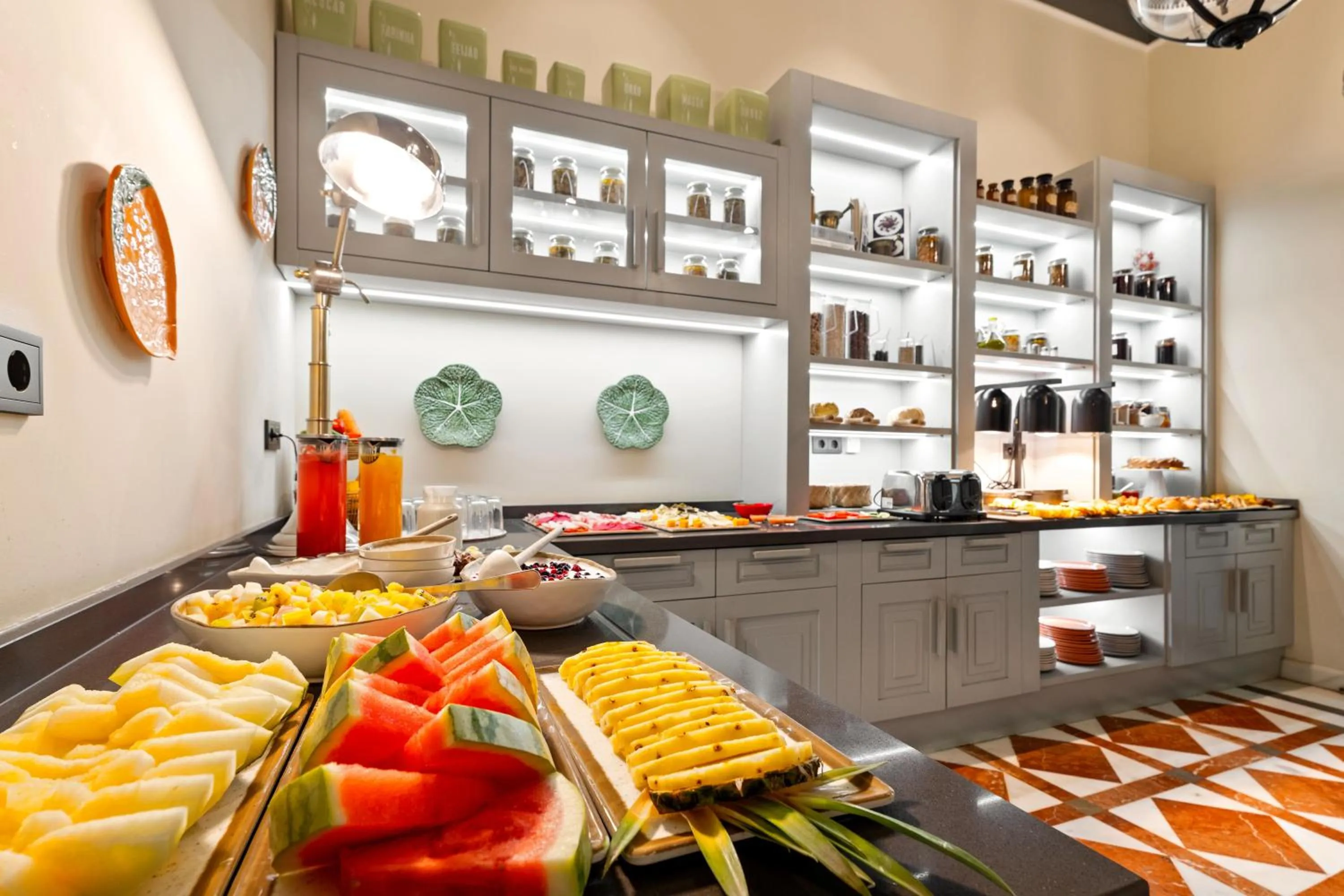 Food and drinks in Joya del Casco Boutique Hotel by Shiadu